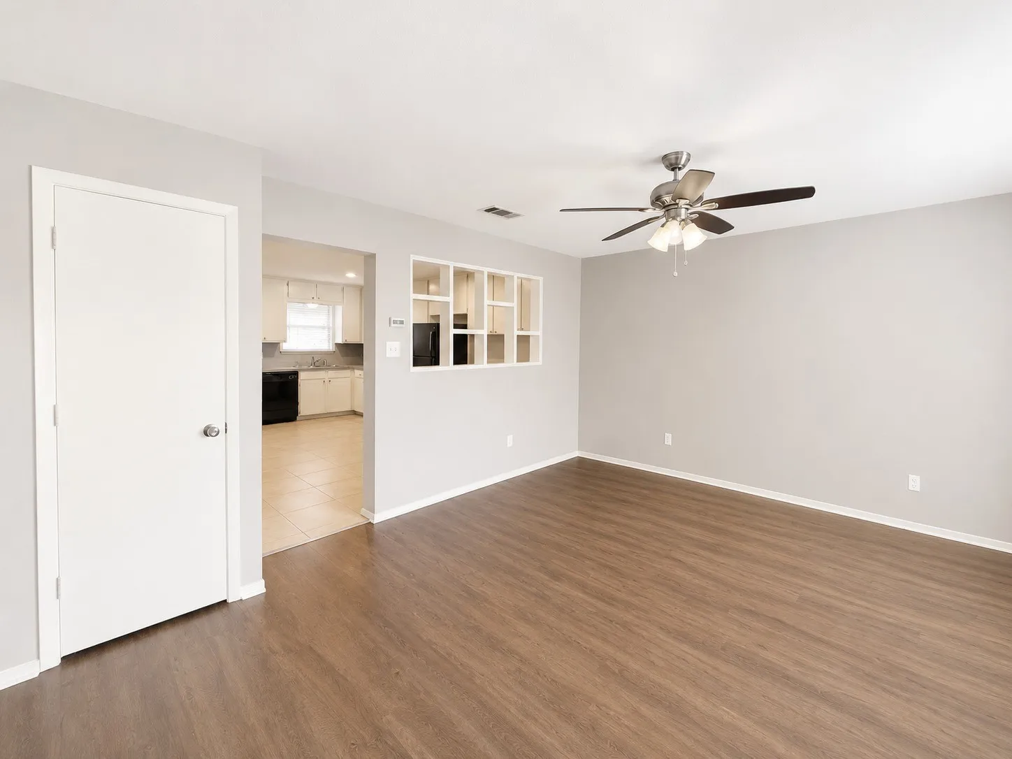 Townhouse For Rent in Tarrant County , 509 S Beverly Street 3, Crowley, Texas 76036, 2 Bedroom, 2 Bathroom, Garage spaces, 1,136 Sqft, built in 1983, mls#21317063, Real Estate Agent in Crowley, Homes For Rent in Tarrant county, Homes For Rent in Crowley, Realtor in Crowley Texas, Real Estate Brokerage Independent Realty Texas, Luminita Cordes Realtor