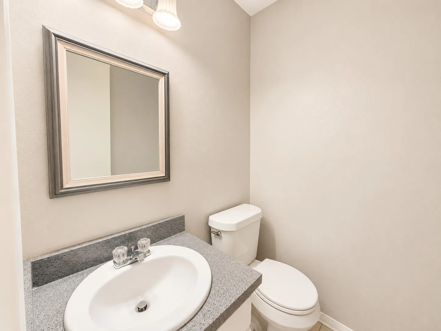 Townhouse For Rent in Tarrant County , 509 S Beverly Street 3, Crowley, Texas 76036, 2 Bedroom, 2 Bathroom, Garage spaces, 1,136 Sqft, built in 1983, mls#21317063, Real Estate Agent in Crowley, Homes For Rent in Tarrant county, Homes For Rent in Crowley, Realtor in Crowley Texas, Real Estate Brokerage Independent Realty Texas, Luminita Cordes Realtor