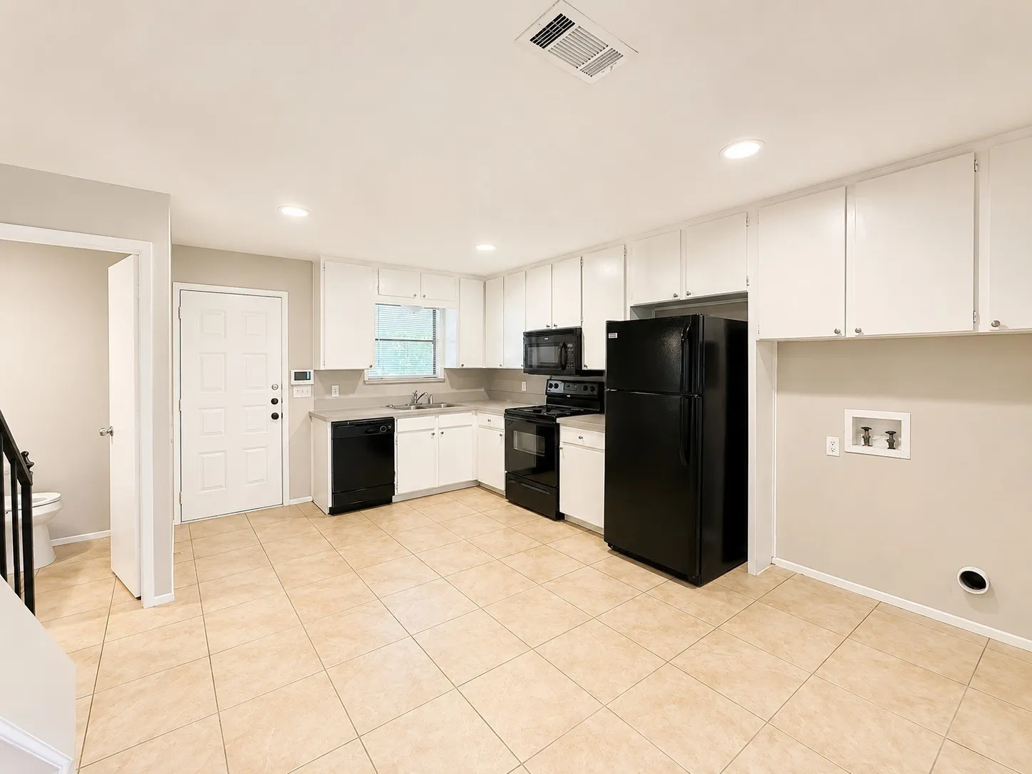 Townhouse For Rent in Tarrant County , 509 S Beverly Street 3, Crowley, Texas 76036, 2 Bedroom, 2 Bathroom, Garage spaces, 1,136 Sqft, built in 1983, mls#21317063, Real Estate Agent in Crowley, Homes For Rent in Tarrant county, Homes For Rent in Crowley, Realtor in Crowley Texas, Real Estate Brokerage Independent Realty Texas, Luminita Cordes Realtor