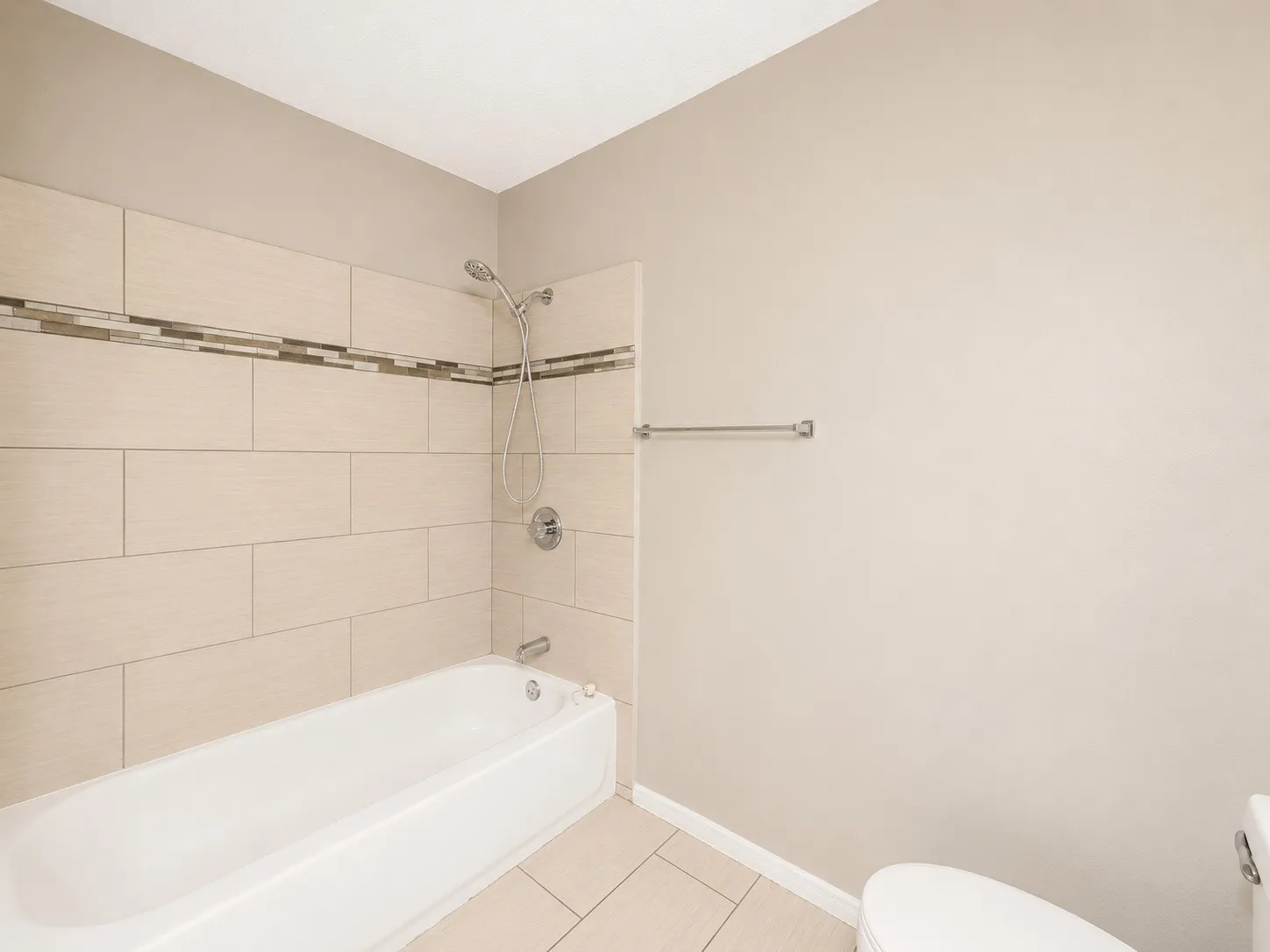 Townhouse For Rent in Tarrant County , 509 S Beverly Street 3, Crowley, Texas 76036, 2 Bedroom, 2 Bathroom, Garage spaces, 1,136 Sqft, built in 1983, mls#21317063, Real Estate Agent in Crowley, Homes For Rent in Tarrant county, Homes For Rent in Crowley, Realtor in Crowley Texas, Real Estate Brokerage Independent Realty Texas, Luminita Cordes Realtor