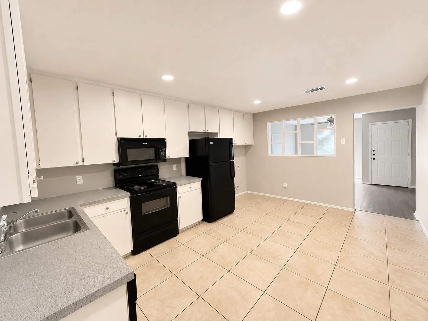 Townhouse For Rent in Tarrant County , 509 S Beverly Street 3, Crowley, Texas 76036, 2 Bedroom, 2 Bathroom, Garage spaces, 1,136 Sqft, built in 1983, mls#21317063, Real Estate Agent in Crowley, Homes For Rent in Tarrant county, Homes For Rent in Crowley, Realtor in Crowley Texas, Real Estate Brokerage Independent Realty Texas, Luminita Cordes Realtor