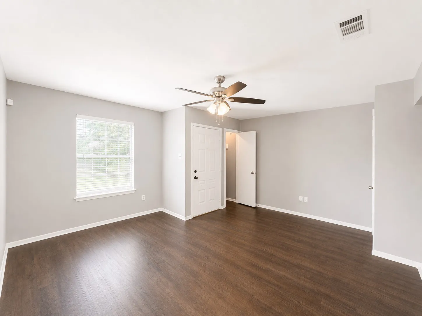 Townhouse For Rent in Tarrant County , 509 S Beverly Street 3, Crowley, Texas 76036, 2 Bedroom, 2 Bathroom, Garage spaces, 1,136 Sqft, built in 1983, mls#21317063, Real Estate Agent in Crowley, Homes For Rent in Tarrant county, Homes For Rent in Crowley, Realtor in Crowley Texas, Real Estate Brokerage Independent Realty Texas, Luminita Cordes Realtor
