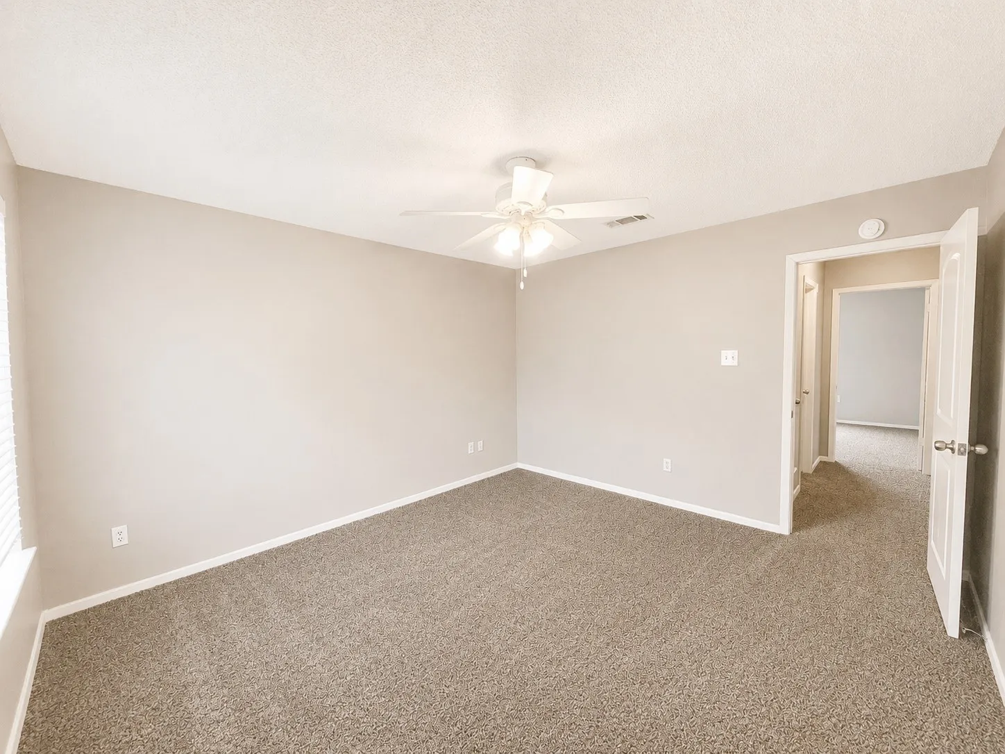 Townhouse For Rent in Tarrant County , 509 S Beverly Street 3, Crowley, Texas 76036, 2 Bedroom, 2 Bathroom, Garage spaces, 1,136 Sqft, built in 1983, mls#21317063, Real Estate Agent in Crowley, Homes For Rent in Tarrant county, Homes For Rent in Crowley, Realtor in Crowley Texas, Real Estate Brokerage Independent Realty Texas, Luminita Cordes Realtor