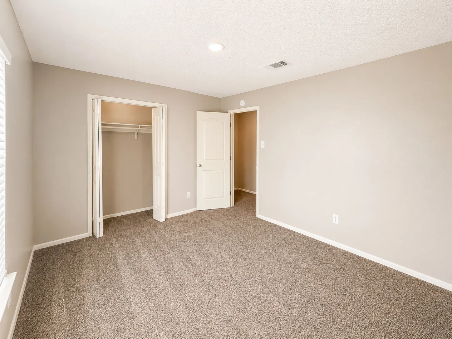 Townhouse For Rent in Tarrant County , 509 S Beverly Street 3, Crowley, Texas 76036, 2 Bedroom, 2 Bathroom, Garage spaces, 1,136 Sqft, built in 1983, mls#21317063, Real Estate Agent in Crowley, Homes For Rent in Tarrant county, Homes For Rent in Crowley, Realtor in Crowley Texas, Real Estate Brokerage Independent Realty Texas, Luminita Cordes Realtor