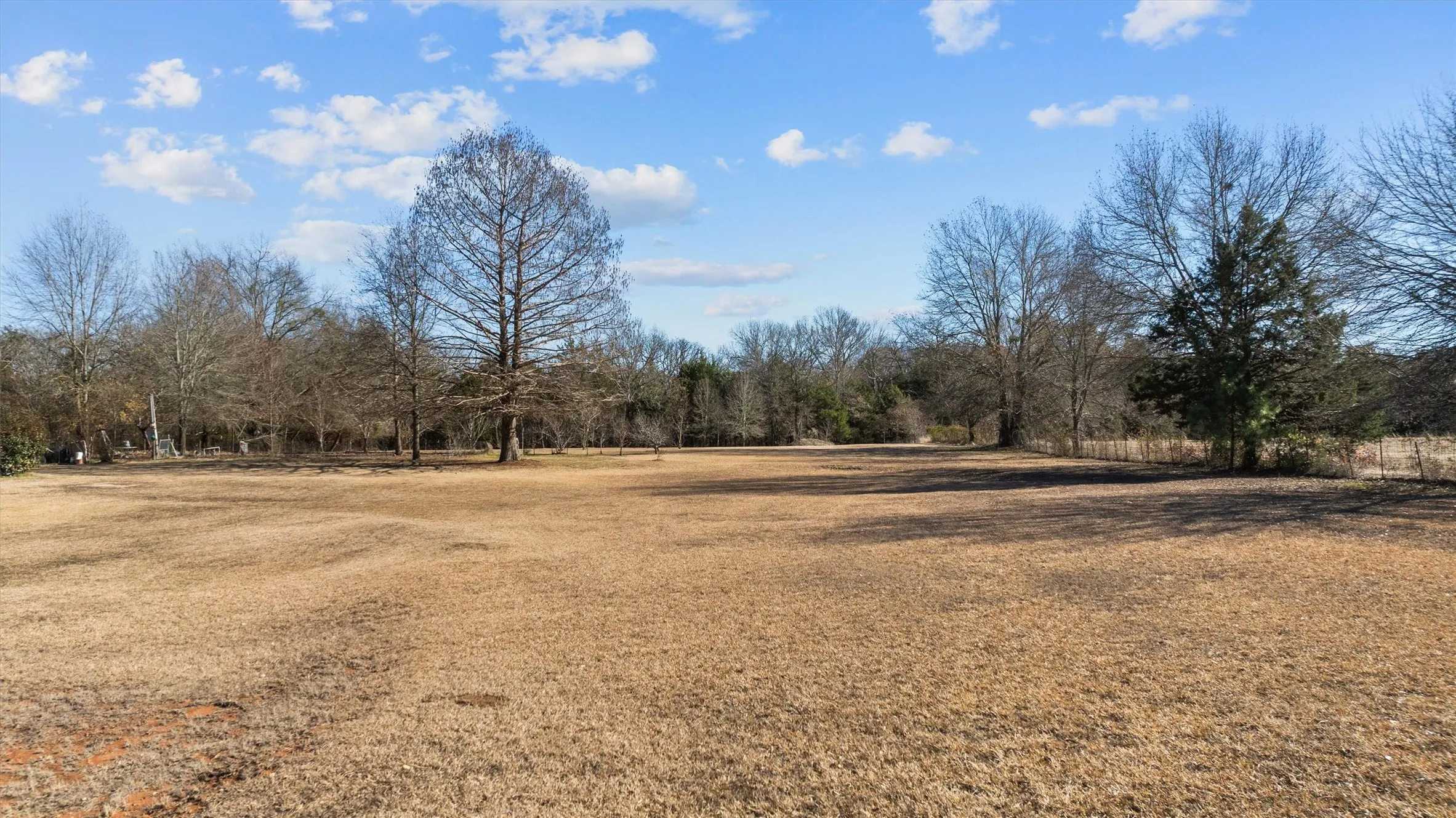 Single Family Residence For Sale in Van Zandt County , 703 Amy Street, Canton, Texas 75103, 4 Bedroom, 2 Bathroom, 2 Garage spaces, 2,929 Sqft, built in 1979, mls#21317049, Real Estate Agent in Canton, Homes For Sale in Van Zandt county, Homes For Sale in Canton, Realtor in Canton Texas, Real Estate Brokerage Independent Realty Texas, Luminita Cordes Realtor