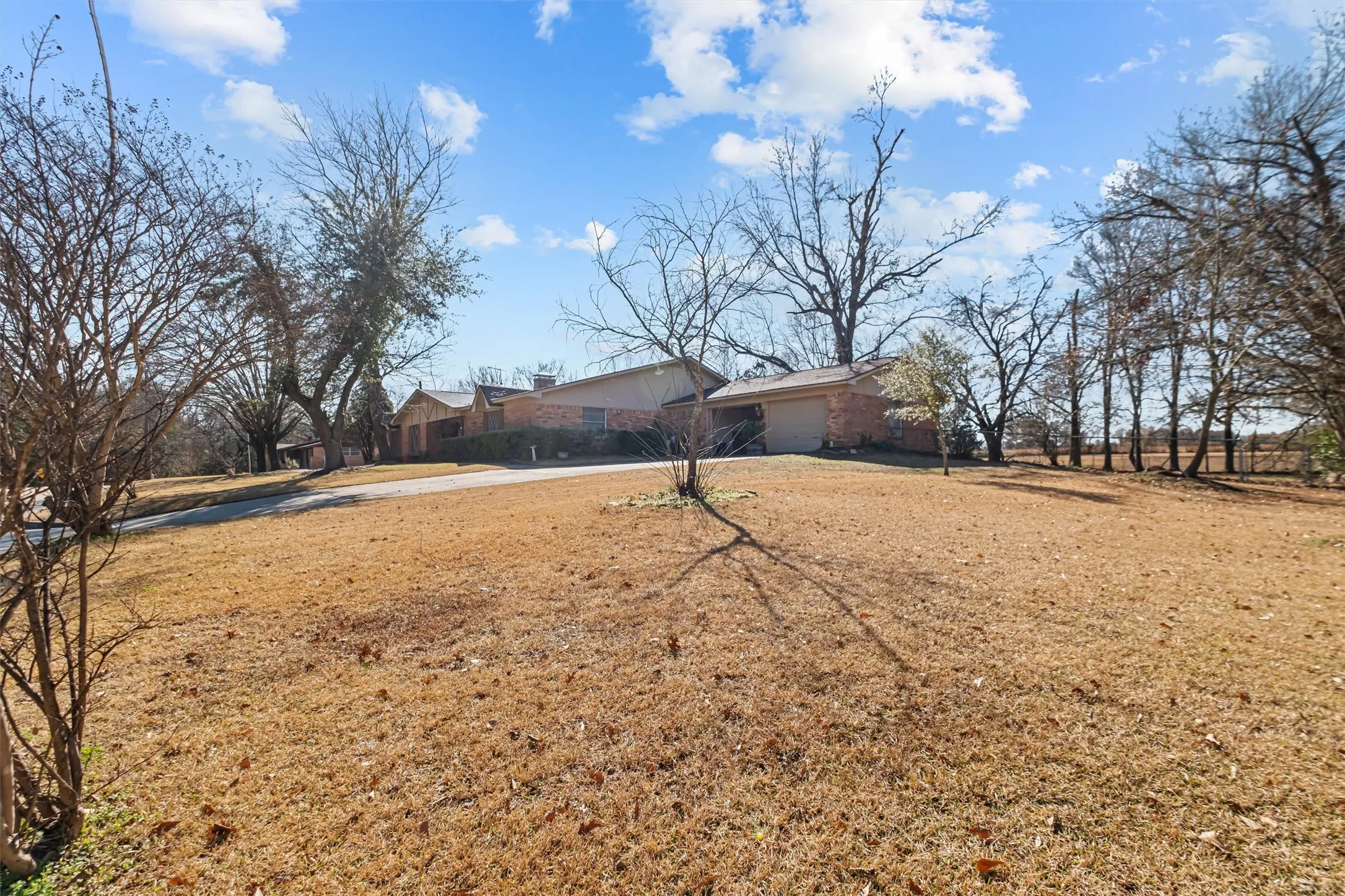 Single Family Residence For Sale in Van Zandt County , 703 Amy Street, Canton, Texas 75103, 4 Bedroom, 2 Bathroom, 2 Garage spaces, 2,929 Sqft, built in 1979, mls#21317049, Real Estate Agent in Canton, Homes For Sale in Van Zandt county, Homes For Sale in Canton, Realtor in Canton Texas, Real Estate Brokerage Independent Realty Texas, Luminita Cordes Realtor