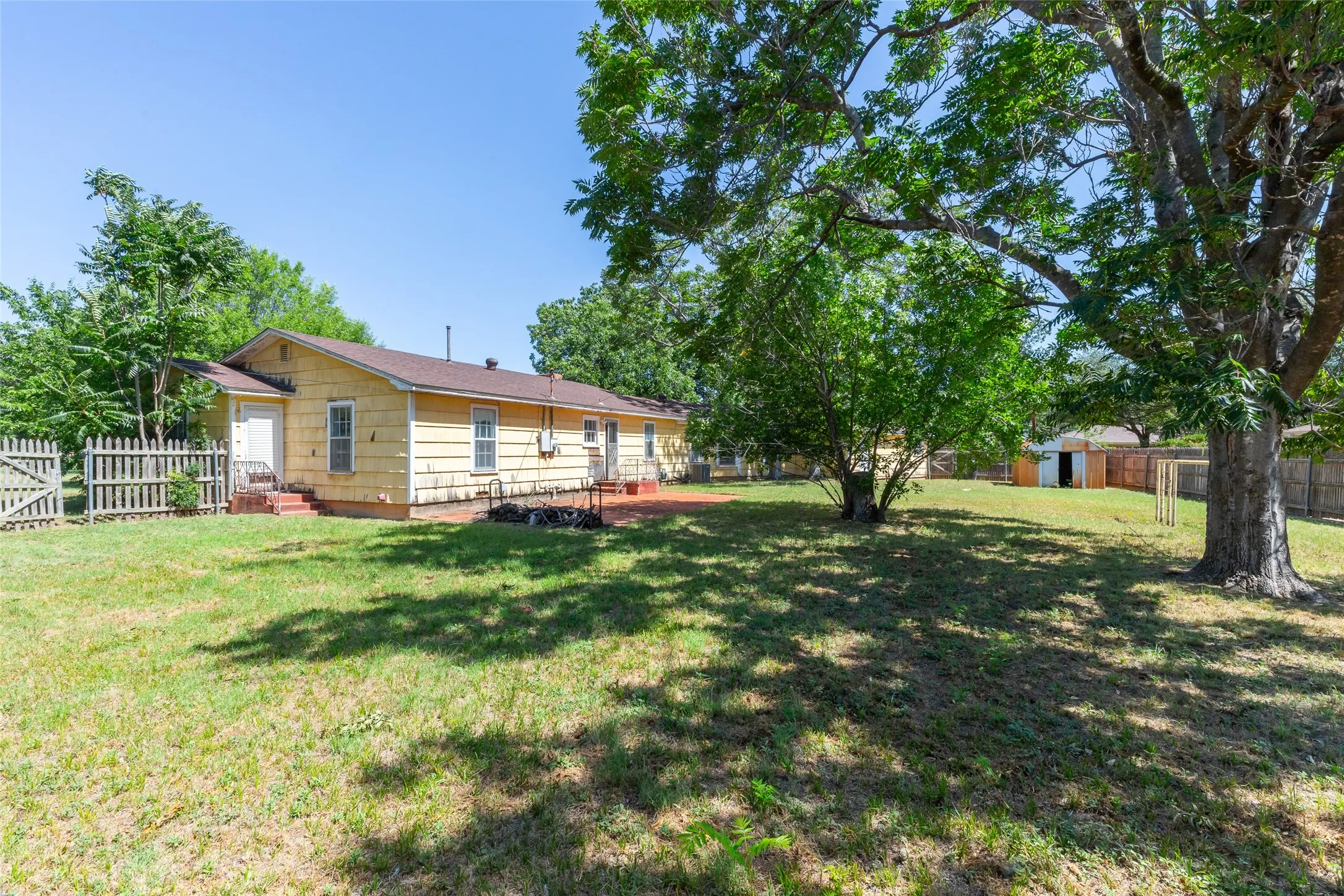 Retail For Sale in Taylor County , 3035 Buffalo Gap Road, Abilene, Texas 79605, 0, 0, Garage spaces, 0 Sqft, built in 1965, Price $599,000, mls#21312528, Real Estate Agent in Abilene, Homes For Sale in Taylor county, Homes For Sale in Abilene, Realtor in Abilene Texas, Real Estate Brokerage Independent Realty Texas, Luminita Cordes Realtor