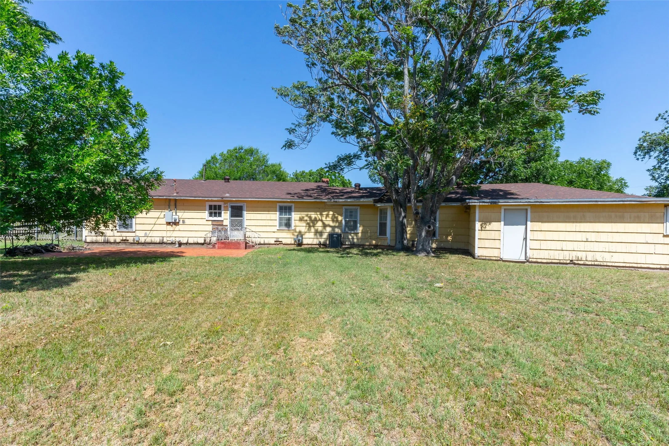 Retail For Sale in Taylor County , 3035 Buffalo Gap Road, Abilene, Texas 79605, 0, 0, Garage spaces, 0 Sqft, built in 1965, Price $599,000, mls#21312528, Real Estate Agent in Abilene, Homes For Sale in Taylor county, Homes For Sale in Abilene, Realtor in Abilene Texas, Real Estate Brokerage Independent Realty Texas, Luminita Cordes Realtor