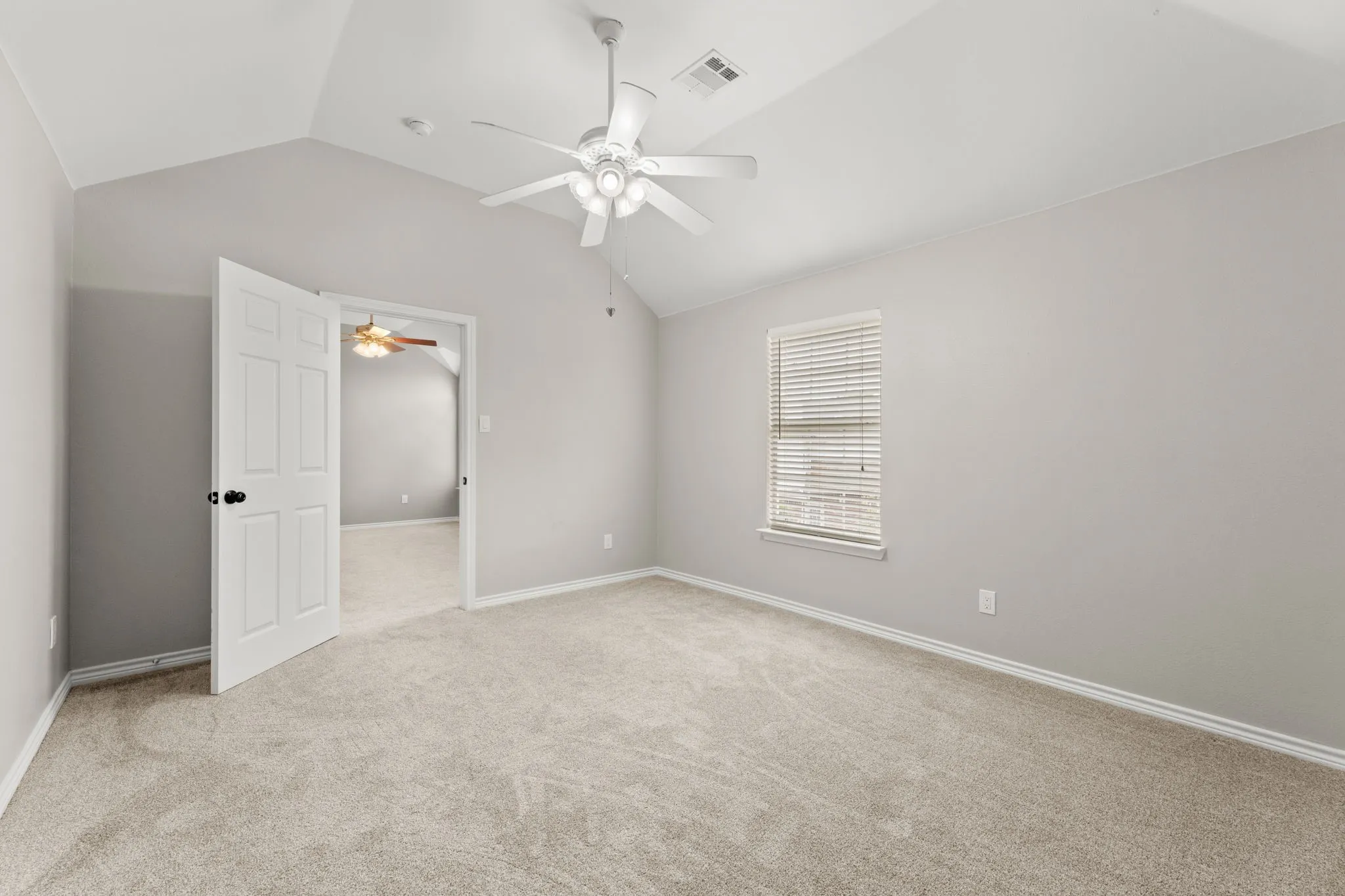 Single Family Residence For Sale in Collin County , 514 Newport Court, Murphy, Texas 75094, 5 Bedroom, 3 Bathroom, 2 Garage spaces, 2,781 Sqft, built in 1999, mls#21317016, Real Estate Agent in Murphy, Homes For Sale in Collin county, Homes For Sale in Murphy, Realtor in Murphy Texas, Real Estate Brokerage Independent Realty Texas, Luminita Cordes Realtor