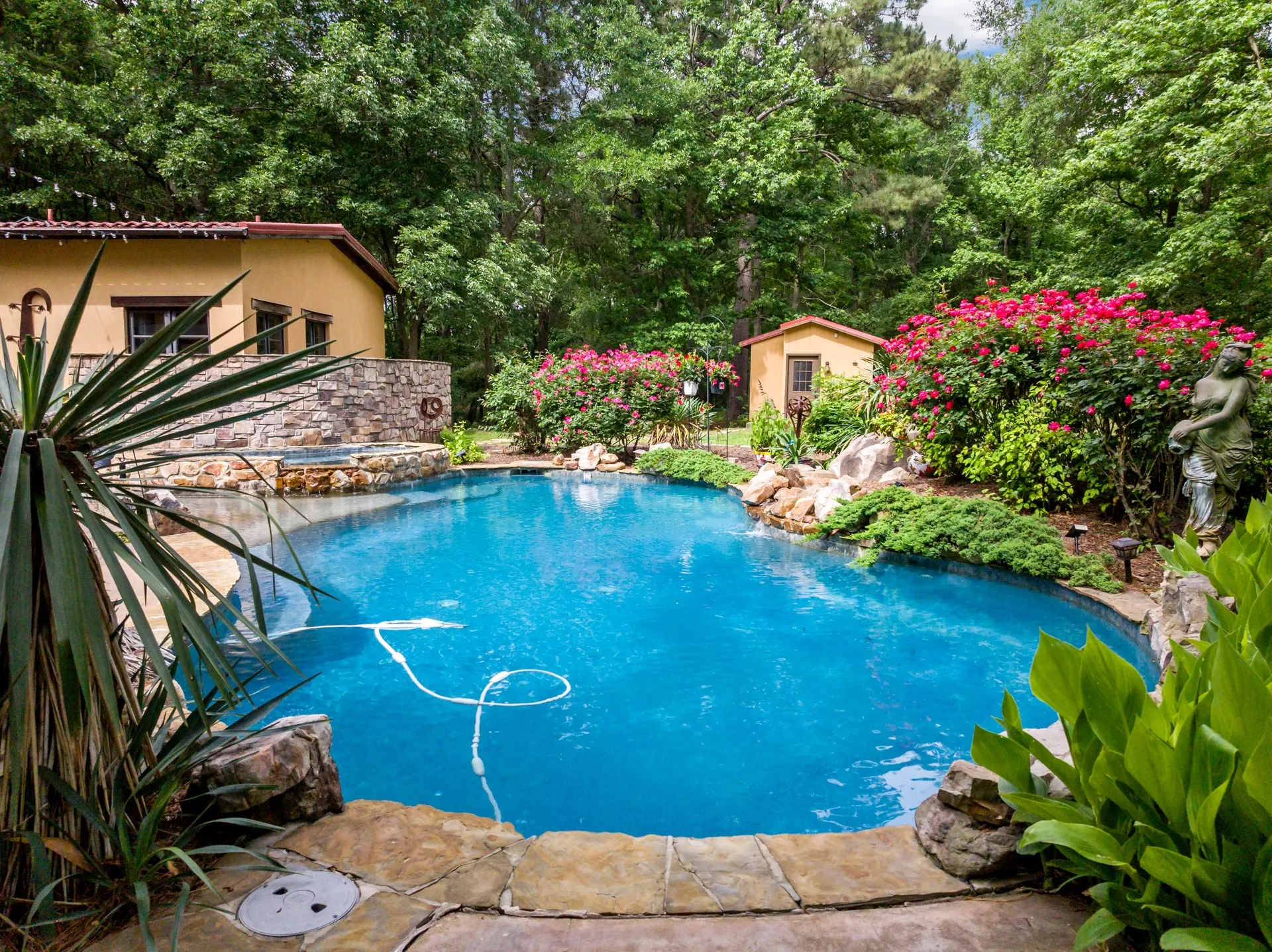 Single Family Residence For Sale in Camp County , 660 County Road 1334, Pittsburg, Texas 75686, 4 Bedroom, 4 Bathroom, 2 Garage spaces, 3,576 Sqft, built in 2007, mls#21316600, Real Estate Agent in Pittsburg, Homes For Sale in Camp county, Homes For Sale in Pittsburg, Realtor in Pittsburg Texas, Real Estate Brokerage Independent Realty Texas, Luminita Cordes Realtor