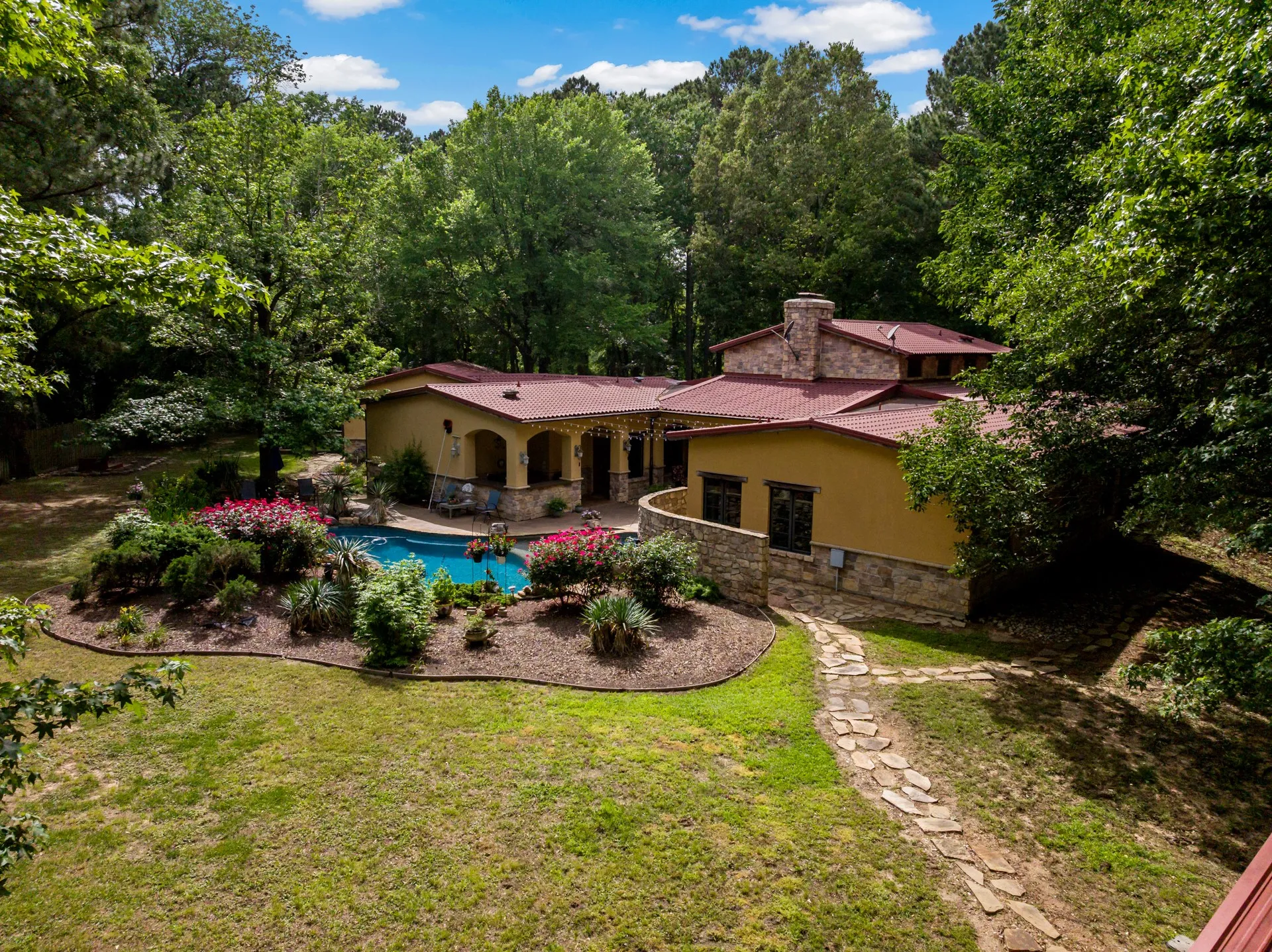 Single Family Residence For Sale in Camp County , 660 County Road 1334, Pittsburg, Texas 75686, 4 Bedroom, 4 Bathroom, 2 Garage spaces, 3,576 Sqft, built in 2007, mls#21316600, Real Estate Agent in Pittsburg, Homes For Sale in Camp county, Homes For Sale in Pittsburg, Realtor in Pittsburg Texas, Real Estate Brokerage Independent Realty Texas, Luminita Cordes Realtor