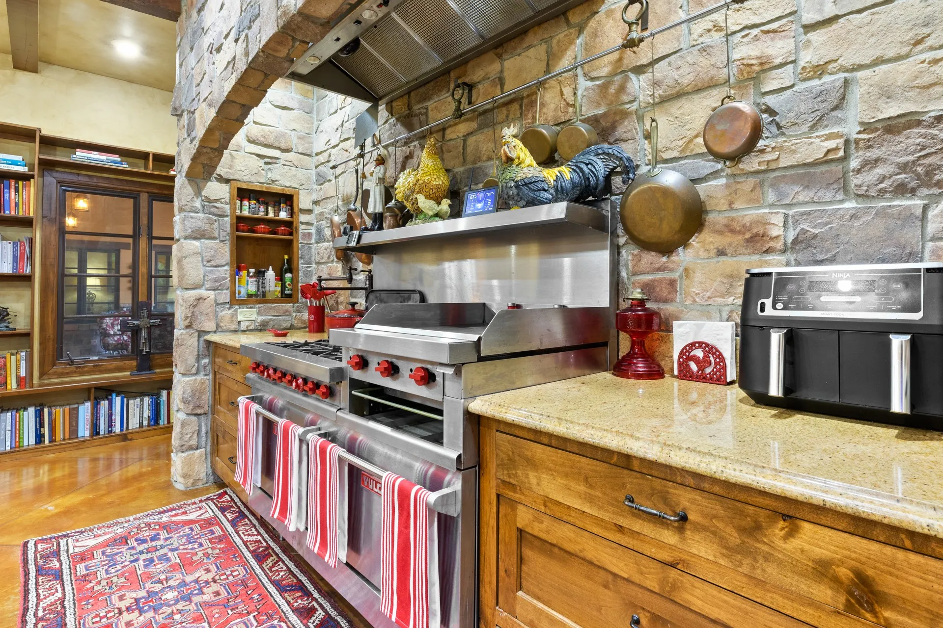 Single Family Residence For Sale in Camp County , 660 County Road 1334, Pittsburg, Texas 75686, 4 Bedroom, 4 Bathroom, 2 Garage spaces, 3,576 Sqft, built in 2007, mls#21316600, Real Estate Agent in Pittsburg, Homes For Sale in Camp county, Homes For Sale in Pittsburg, Realtor in Pittsburg Texas, Real Estate Brokerage Independent Realty Texas, Luminita Cordes Realtor