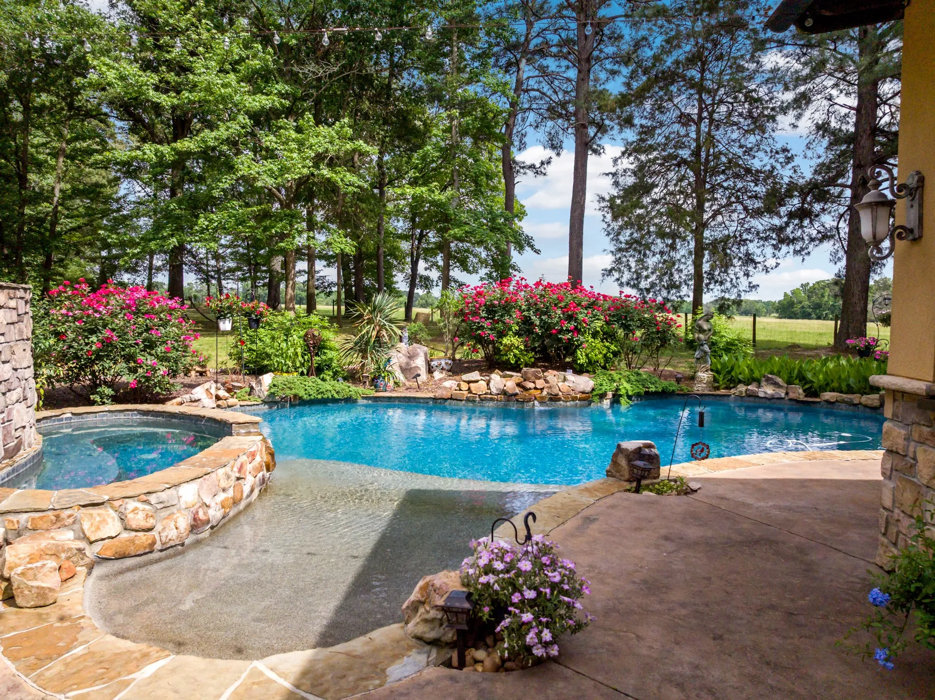 Single Family Residence For Sale in Camp County , 660 County Road 1334, Pittsburg, Texas 75686, 4 Bedroom, 4 Bathroom, 2 Garage spaces, 3,576 Sqft, built in 2007, mls#21316600, Real Estate Agent in Pittsburg, Homes For Sale in Camp county, Homes For Sale in Pittsburg, Realtor in Pittsburg Texas, Real Estate Brokerage Independent Realty Texas, Luminita Cordes Realtor