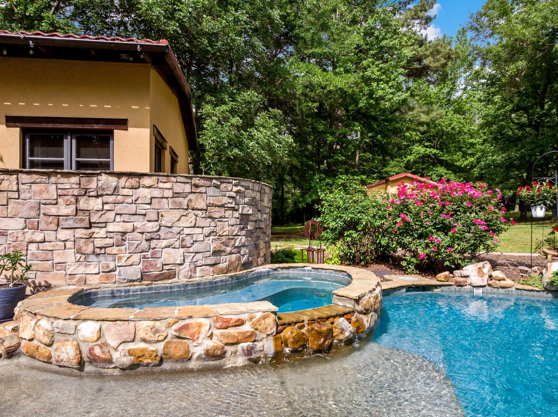 Single Family Residence For Sale in Camp County , 660 County Road 1334, Pittsburg, Texas 75686, 4 Bedroom, 4 Bathroom, 2 Garage spaces, 3,576 Sqft, built in 2007, mls#21316600, Real Estate Agent in Pittsburg, Homes For Sale in Camp county, Homes For Sale in Pittsburg, Realtor in Pittsburg Texas, Real Estate Brokerage Independent Realty Texas, Luminita Cordes Realtor