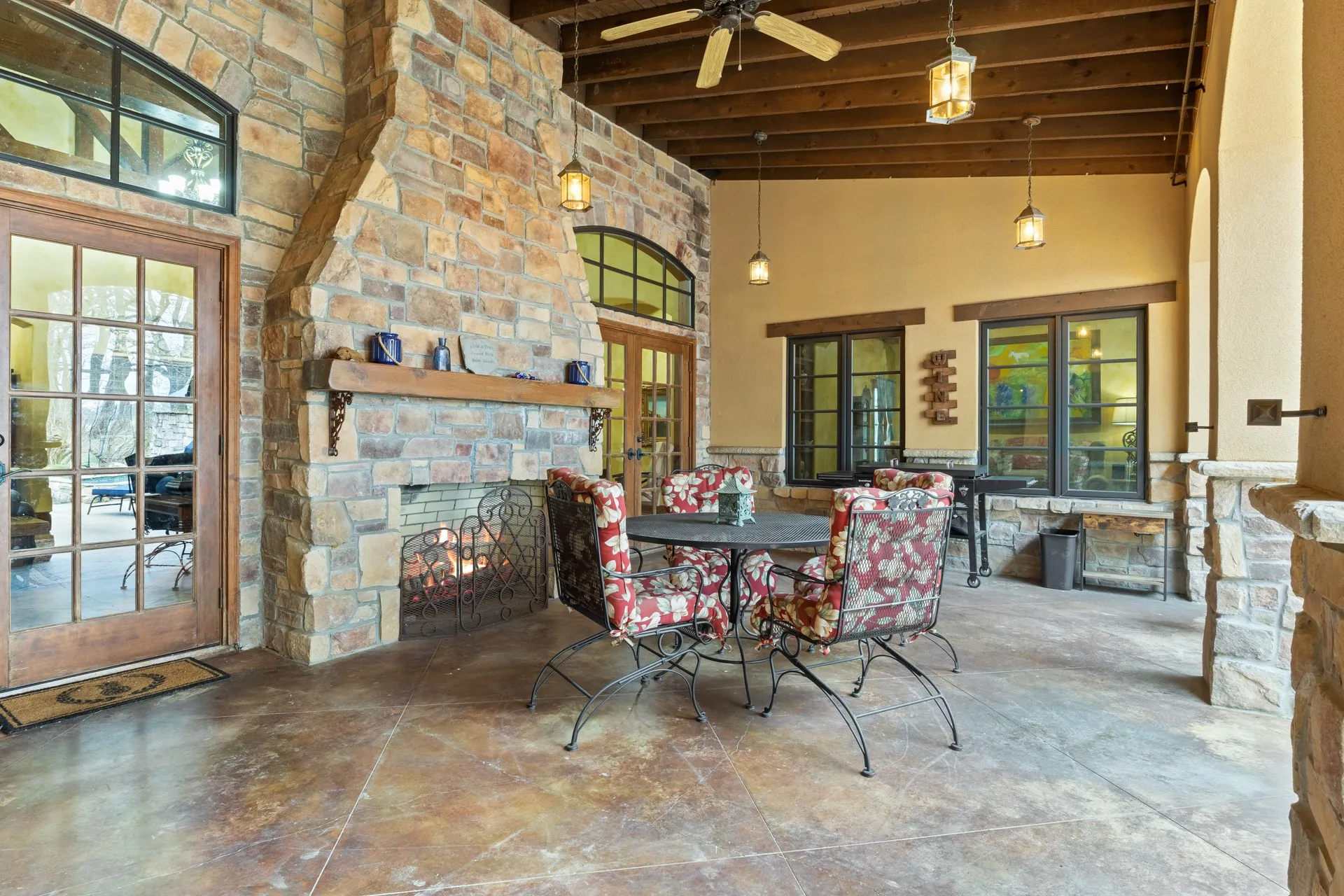 Single Family Residence For Sale in Camp County , 660 County Road 1334, Pittsburg, Texas 75686, 4 Bedroom, 4 Bathroom, 2 Garage spaces, 3,576 Sqft, built in 2007, mls#21316600, Real Estate Agent in Pittsburg, Homes For Sale in Camp county, Homes For Sale in Pittsburg, Realtor in Pittsburg Texas, Real Estate Brokerage Independent Realty Texas, Luminita Cordes Realtor