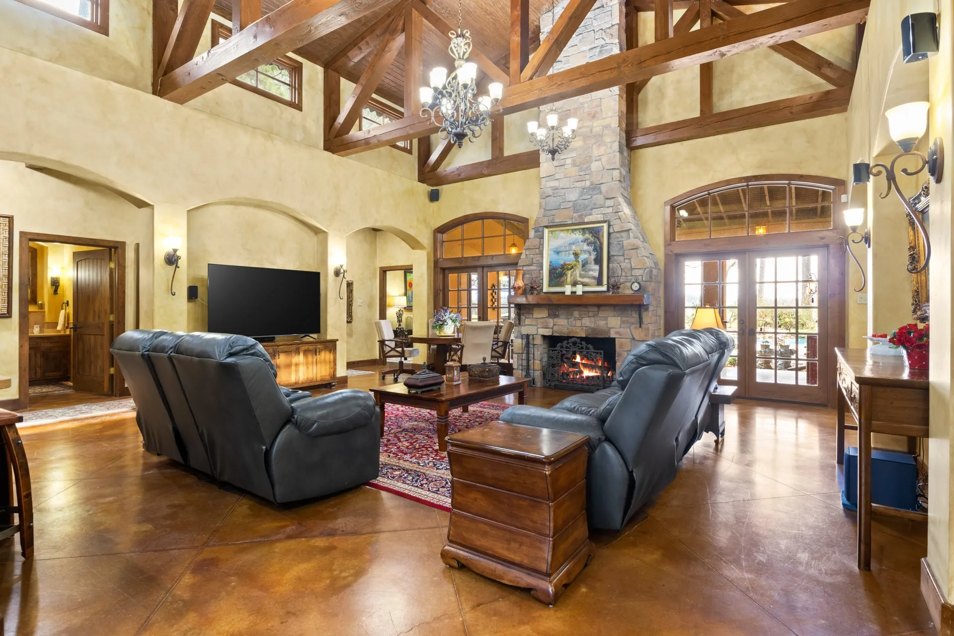 Single Family Residence For Sale in Camp County , 660 County Road 1334, Pittsburg, Texas 75686, 4 Bedroom, 4 Bathroom, 2 Garage spaces, 3,576 Sqft, built in 2007, mls#21316600, Real Estate Agent in Pittsburg, Homes For Sale in Camp county, Homes For Sale in Pittsburg, Realtor in Pittsburg Texas, Real Estate Brokerage Independent Realty Texas, Luminita Cordes Realtor