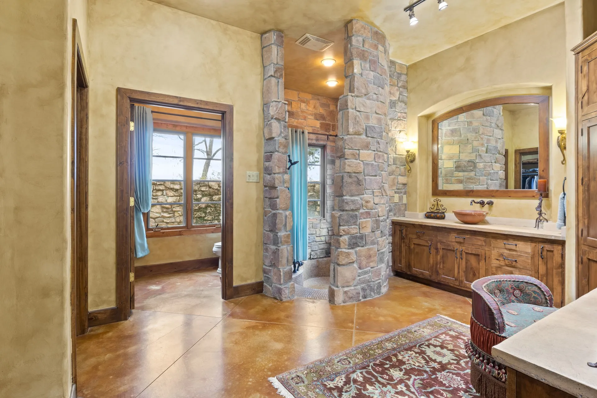Single Family Residence For Sale in Camp County , 660 County Road 1334, Pittsburg, Texas 75686, 4 Bedroom, 4 Bathroom, 2 Garage spaces, 3,576 Sqft, built in 2007, mls#21316600, Real Estate Agent in Pittsburg, Homes For Sale in Camp county, Homes For Sale in Pittsburg, Realtor in Pittsburg Texas, Real Estate Brokerage Independent Realty Texas, Luminita Cordes Realtor
