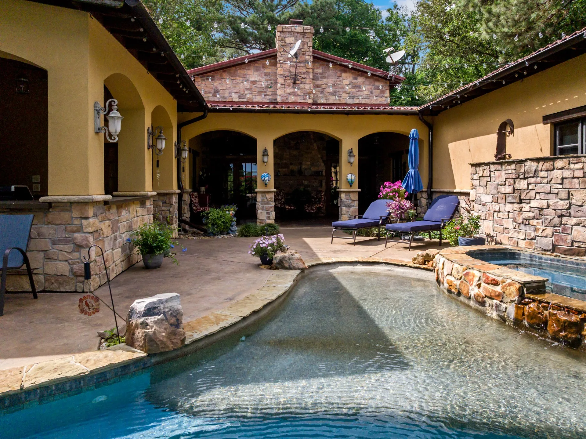 Single Family Residence For Sale in Camp County , 660 County Road 1334, Pittsburg, Texas 75686, 4 Bedroom, 4 Bathroom, 2 Garage spaces, 3,576 Sqft, built in 2007, mls#21316600, Real Estate Agent in Pittsburg, Homes For Sale in Camp county, Homes For Sale in Pittsburg, Realtor in Pittsburg Texas, Real Estate Brokerage Independent Realty Texas, Luminita Cordes Realtor