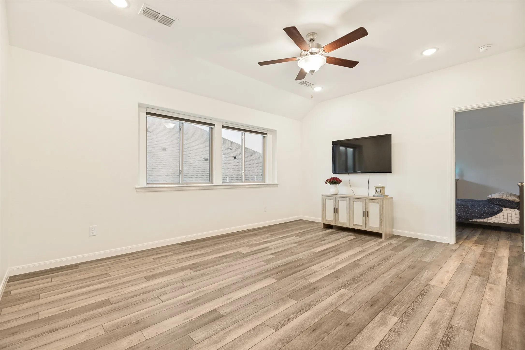 Single Family Residence For Sale in Collin County , 4015 Cloverleaf Trail, Melissa, Texas 75454, 4 Bedroom, 3 Bathroom, 3 Garage spaces, 2,919 Sqft, built in 2021, mls#21316136, Real Estate Agent in Melissa, Homes For Sale in Collin county, Homes For Sale in Melissa, Realtor in Melissa Texas, Real Estate Brokerage Independent Realty Texas, Luminita Cordes Realtor
