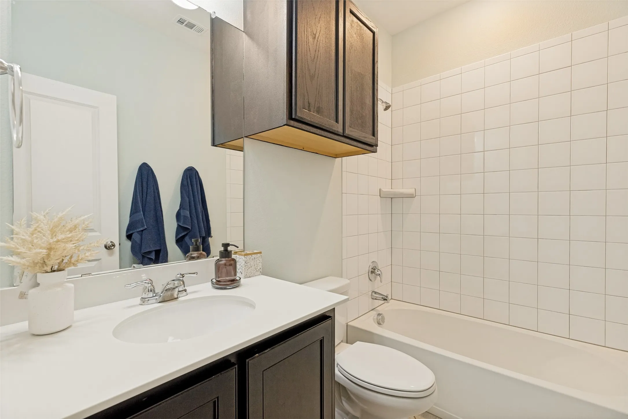 Single Family Residence For Sale in Collin County , 4015 Cloverleaf Trail, Melissa, Texas 75454, 4 Bedroom, 3 Bathroom, 3 Garage spaces, 2,919 Sqft, built in 2021, mls#21316136, Real Estate Agent in Melissa, Homes For Sale in Collin county, Homes For Sale in Melissa, Realtor in Melissa Texas, Real Estate Brokerage Independent Realty Texas, Luminita Cordes Realtor