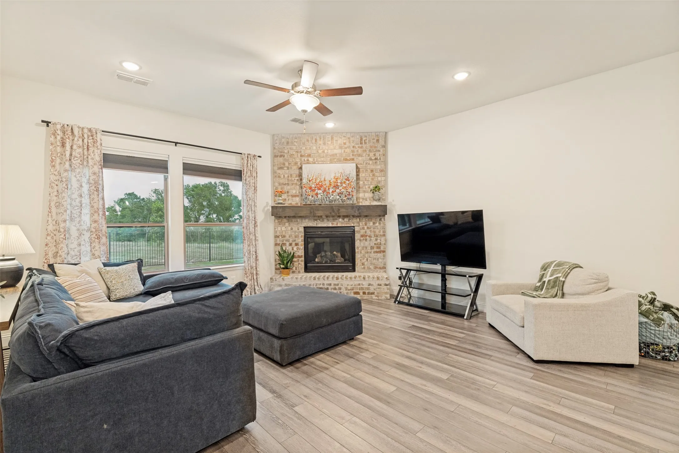 Single Family Residence For Sale in Collin County , 4015 Cloverleaf Trail, Melissa, Texas 75454, 4 Bedroom, 3 Bathroom, 3 Garage spaces, 2,919 Sqft, built in 2021, mls#21316136, Real Estate Agent in Melissa, Homes For Sale in Collin county, Homes For Sale in Melissa, Realtor in Melissa Texas, Real Estate Brokerage Independent Realty Texas, Luminita Cordes Realtor