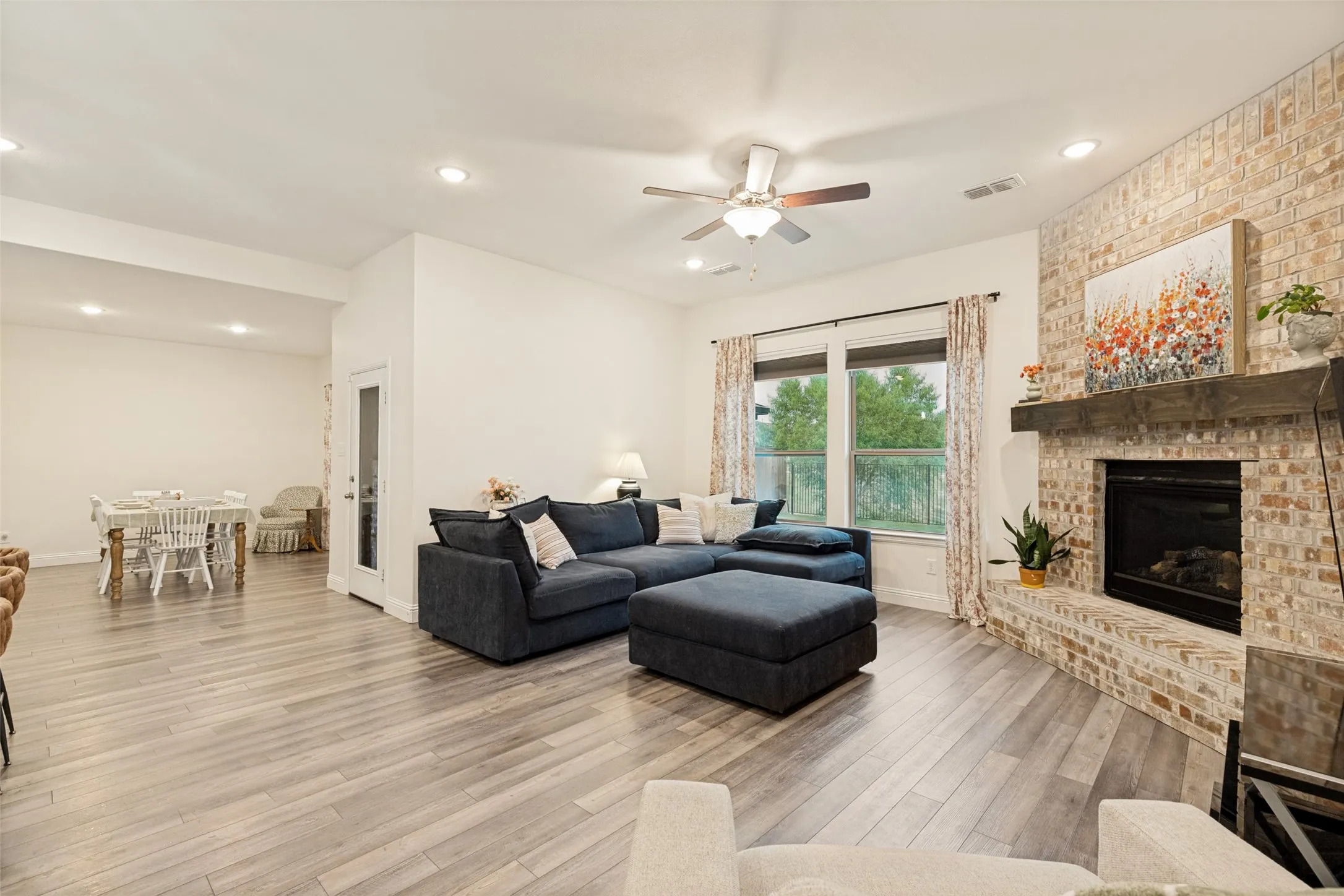Single Family Residence For Sale in Collin County , 4015 Cloverleaf Trail, Melissa, Texas 75454, 4 Bedroom, 3 Bathroom, 3 Garage spaces, 2,919 Sqft, built in 2021, mls#21316136, Real Estate Agent in Melissa, Homes For Sale in Collin county, Homes For Sale in Melissa, Realtor in Melissa Texas, Real Estate Brokerage Independent Realty Texas, Luminita Cordes Realtor
