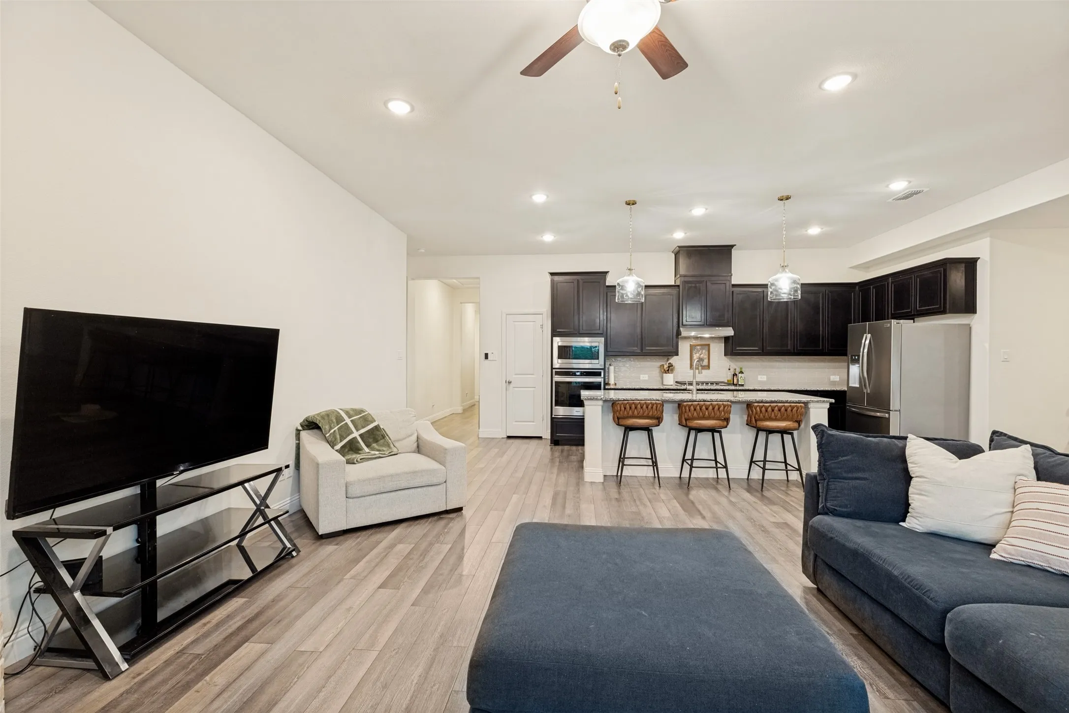 Single Family Residence For Sale in Collin County , 4015 Cloverleaf Trail, Melissa, Texas 75454, 4 Bedroom, 3 Bathroom, 3 Garage spaces, 2,919 Sqft, built in 2021, mls#21316136, Real Estate Agent in Melissa, Homes For Sale in Collin county, Homes For Sale in Melissa, Realtor in Melissa Texas, Real Estate Brokerage Independent Realty Texas, Luminita Cordes Realtor