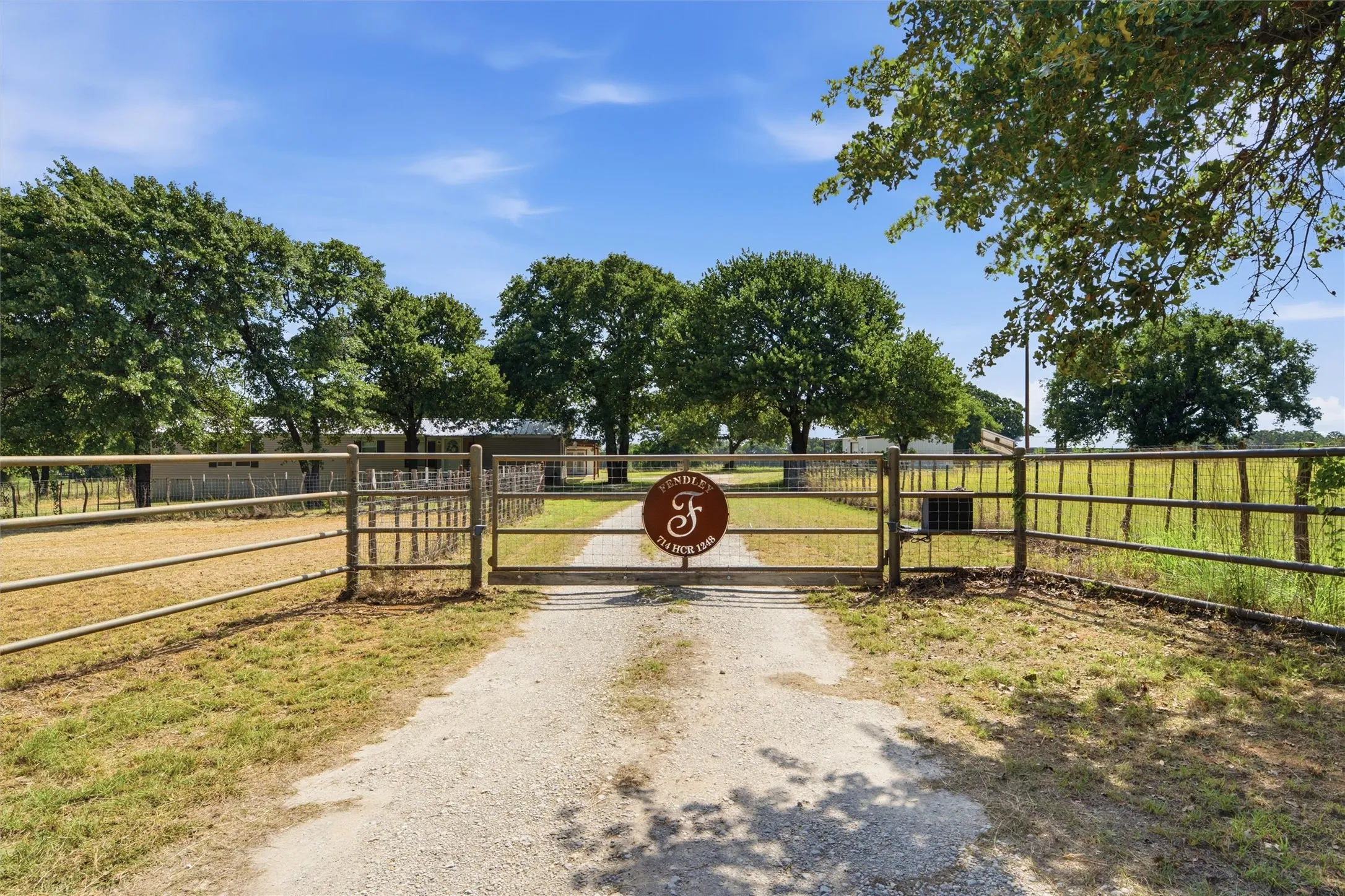 Mobile Home For Sale in Hill County , 714 Hcr 1248, Whitney, Texas 76692, 2 Bedroom, 2 Bathroom, Garage spaces, 1,088 Sqft, built in 2009, mls#21316012, Real Estate Agent in Whitney, Homes For Sale in Hill county, Homes For Sale in Whitney, Realtor in Whitney Texas, Real Estate Brokerage Independent Realty Texas, Luminita Cordes Realtor
