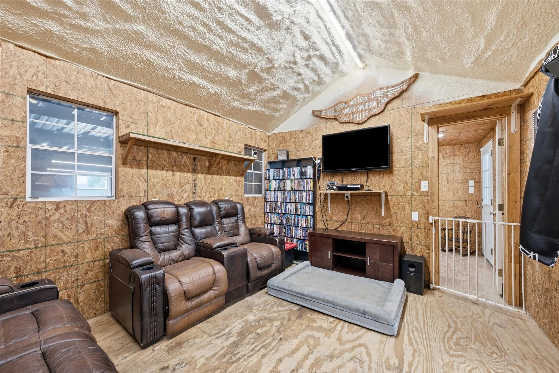 Mobile Home For Sale in Hill County , 714 Hcr 1248, Whitney, Texas 76692, 2 Bedroom, 2 Bathroom, Garage spaces, 1,088 Sqft, built in 2009, mls#21316012, Real Estate Agent in Whitney, Homes For Sale in Hill county, Homes For Sale in Whitney, Realtor in Whitney Texas, Real Estate Brokerage Independent Realty Texas, Luminita Cordes Realtor