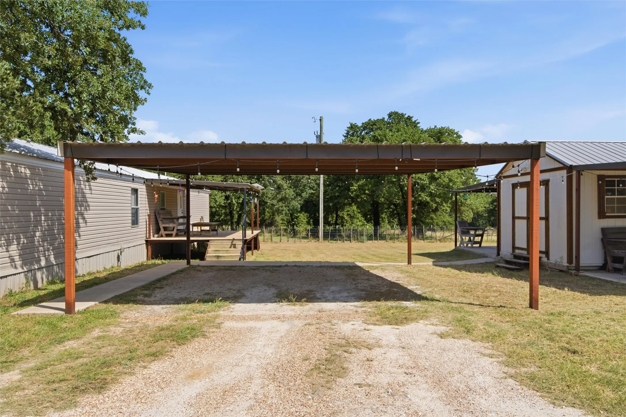 Mobile Home For Sale in Hill County , 714 Hcr 1248, Whitney, Texas 76692, 2 Bedroom, 2 Bathroom, Garage spaces, 1,088 Sqft, built in 2009, mls#21316012, Real Estate Agent in Whitney, Homes For Sale in Hill county, Homes For Sale in Whitney, Realtor in Whitney Texas, Real Estate Brokerage Independent Realty Texas, Luminita Cordes Realtor