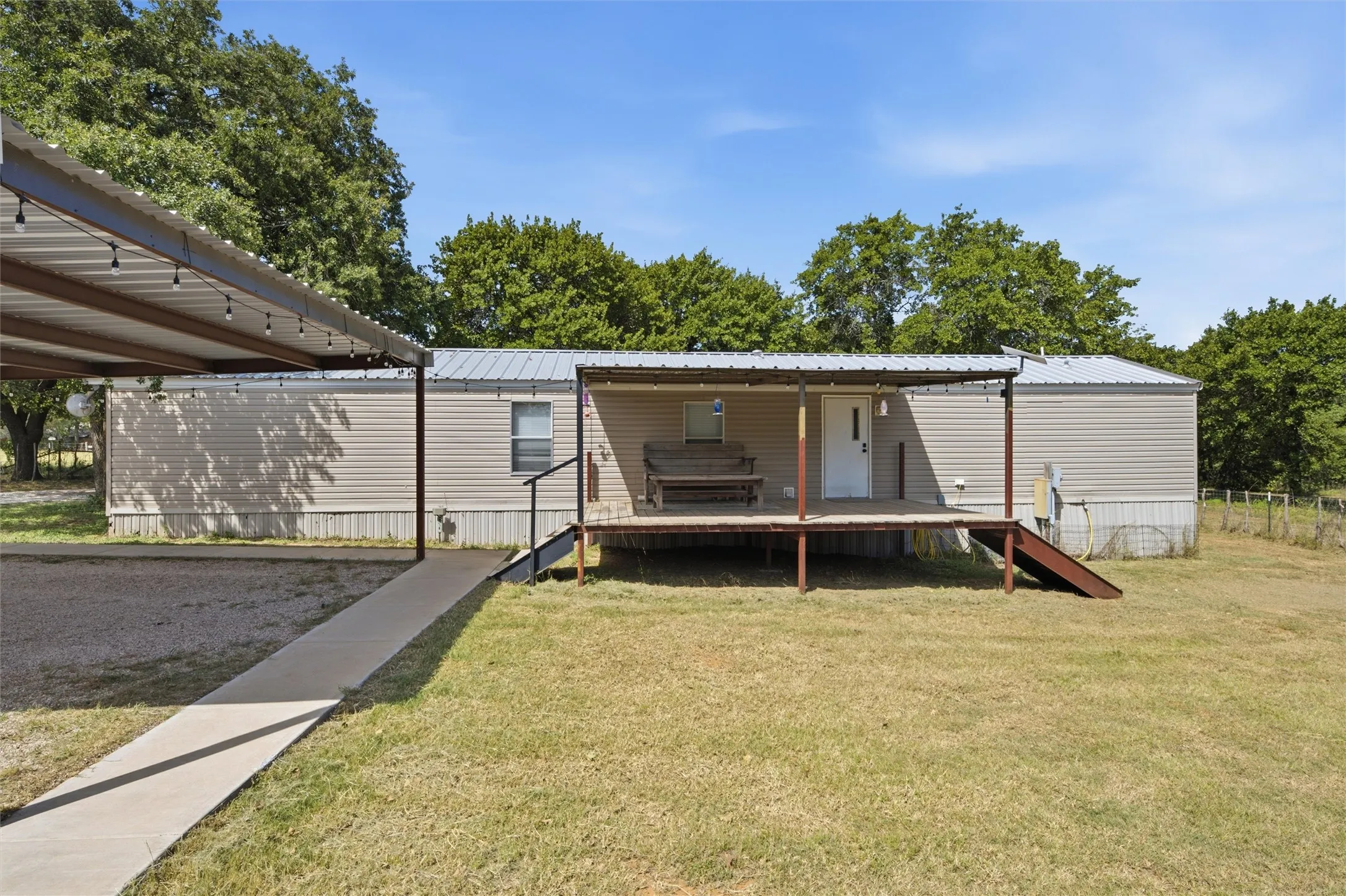 Mobile Home For Sale in Hill County , 714 Hcr 1248, Whitney, Texas 76692, 2 Bedroom, 2 Bathroom, Garage spaces, 1,088 Sqft, built in 2009, mls#21316012, Real Estate Agent in Whitney, Homes For Sale in Hill county, Homes For Sale in Whitney, Realtor in Whitney Texas, Real Estate Brokerage Independent Realty Texas, Luminita Cordes Realtor