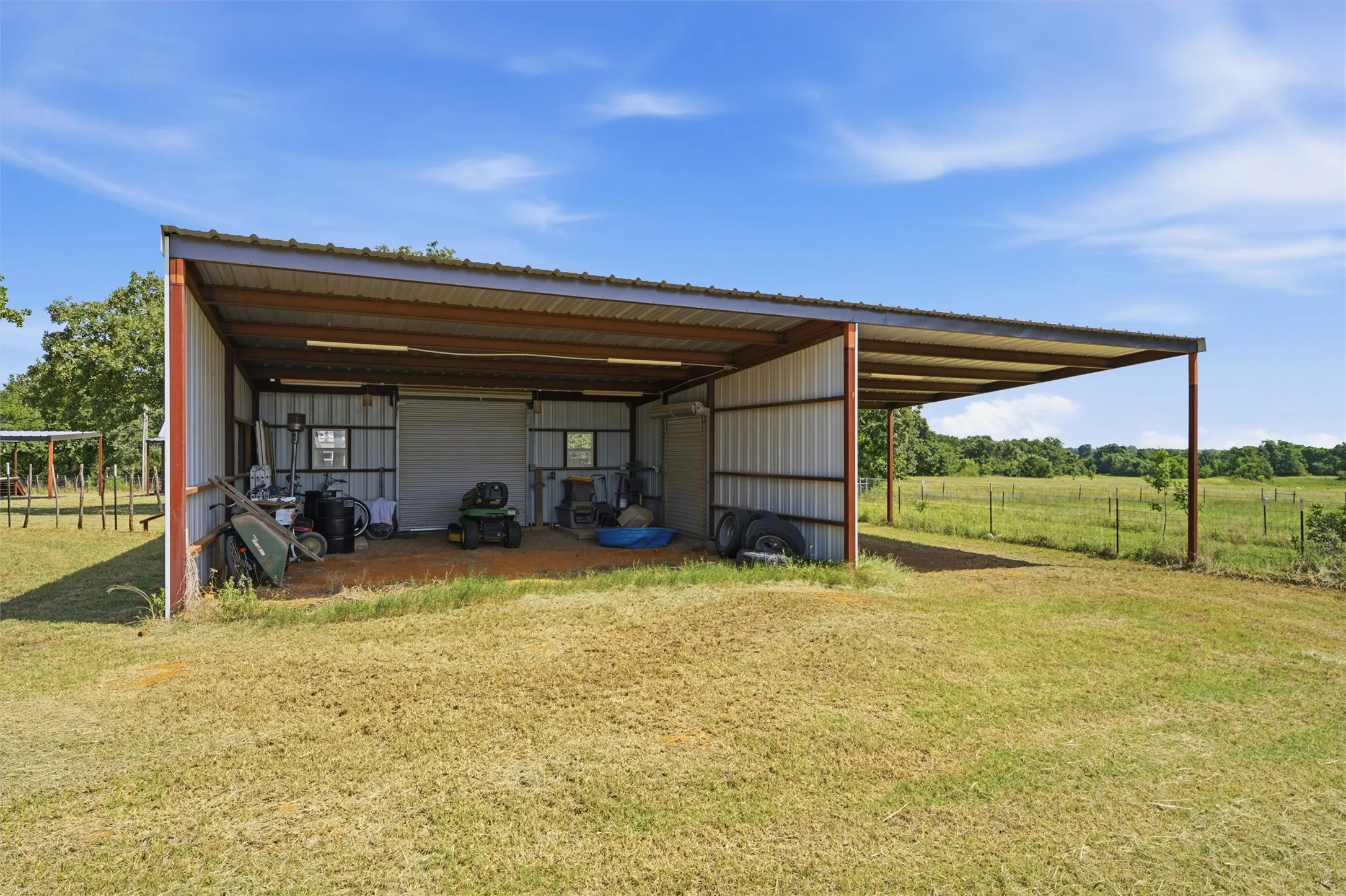 Mobile Home For Sale in Hill County , 714 Hcr 1248, Whitney, Texas 76692, 2 Bedroom, 2 Bathroom, Garage spaces, 1,088 Sqft, built in 2009, mls#21316012, Real Estate Agent in Whitney, Homes For Sale in Hill county, Homes For Sale in Whitney, Realtor in Whitney Texas, Real Estate Brokerage Independent Realty Texas, Luminita Cordes Realtor