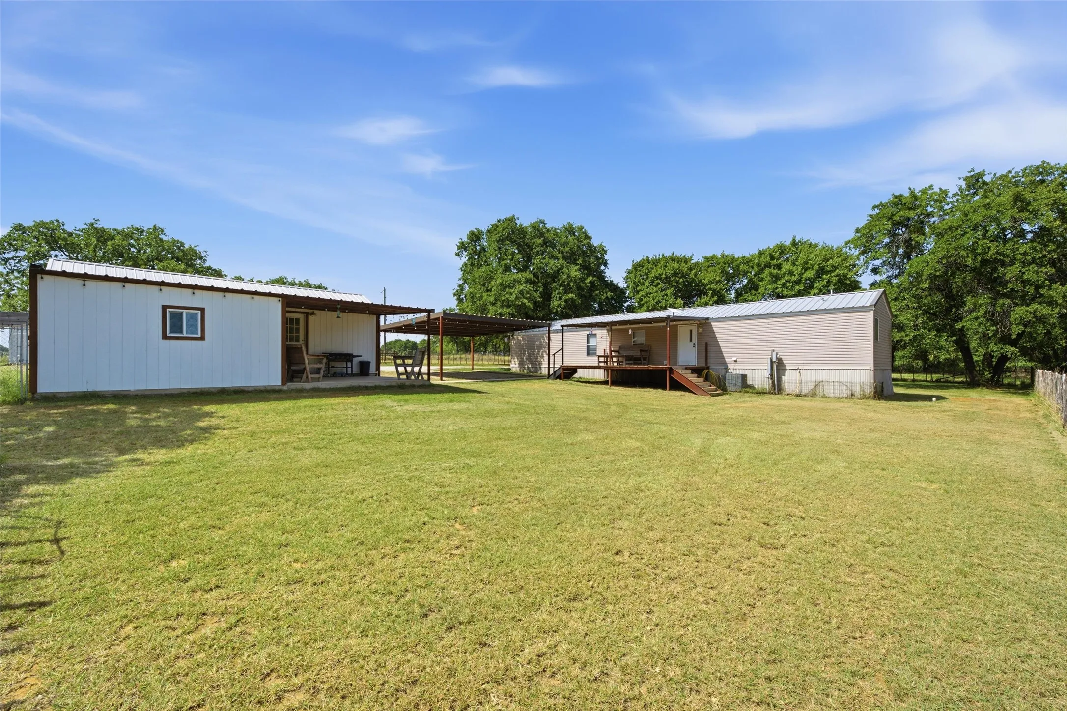 Mobile Home For Sale in Hill County , 714 Hcr 1248, Whitney, Texas 76692, 2 Bedroom, 2 Bathroom, Garage spaces, 1,088 Sqft, built in 2009, mls#21316012, Real Estate Agent in Whitney, Homes For Sale in Hill county, Homes For Sale in Whitney, Realtor in Whitney Texas, Real Estate Brokerage Independent Realty Texas, Luminita Cordes Realtor