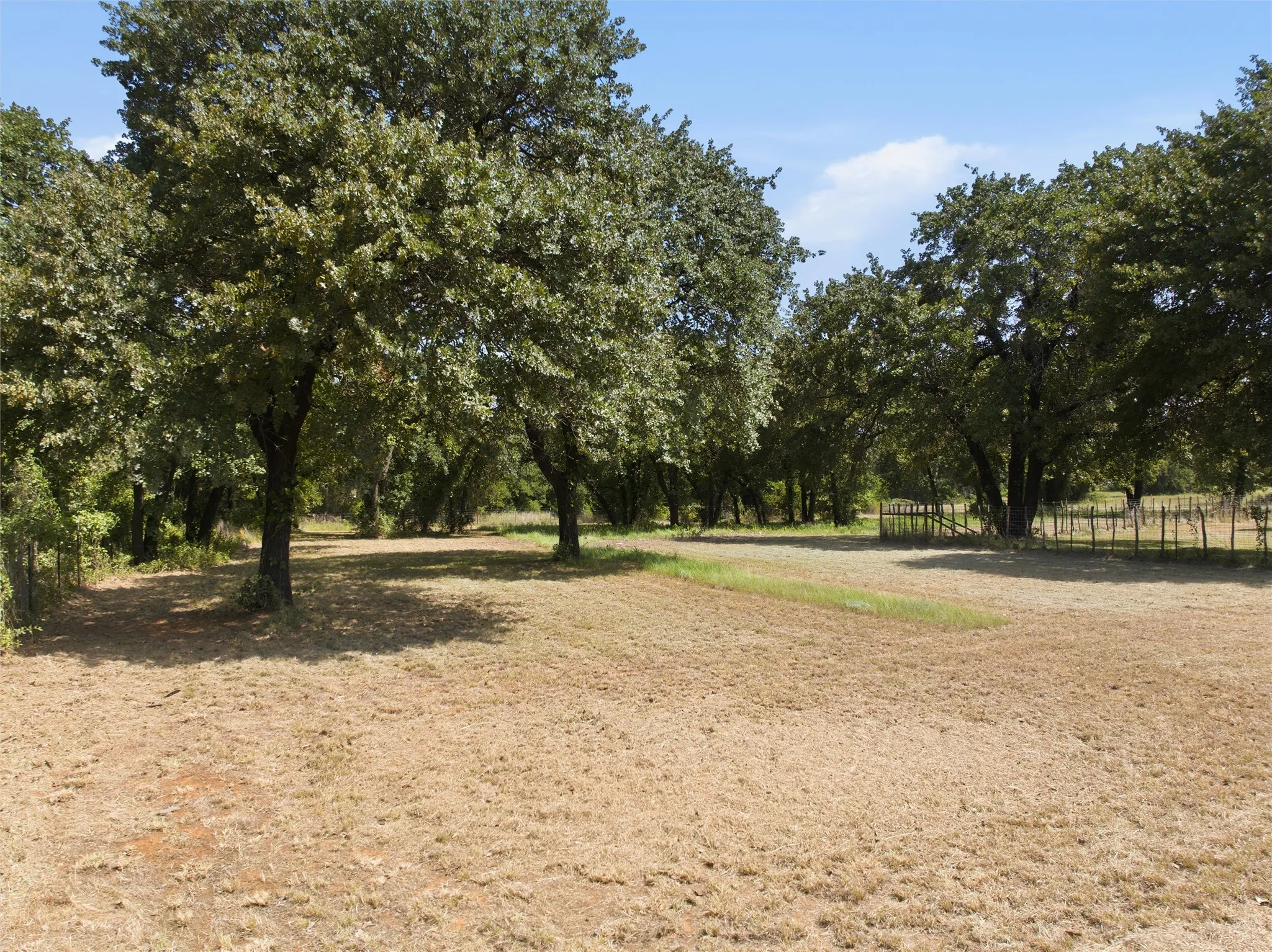Mobile Home For Sale in Hill County , 714 Hcr 1248, Whitney, Texas 76692, 2 Bedroom, 2 Bathroom, Garage spaces, 1,088 Sqft, built in 2009, mls#21316012, Real Estate Agent in Whitney, Homes For Sale in Hill county, Homes For Sale in Whitney, Realtor in Whitney Texas, Real Estate Brokerage Independent Realty Texas, Luminita Cordes Realtor