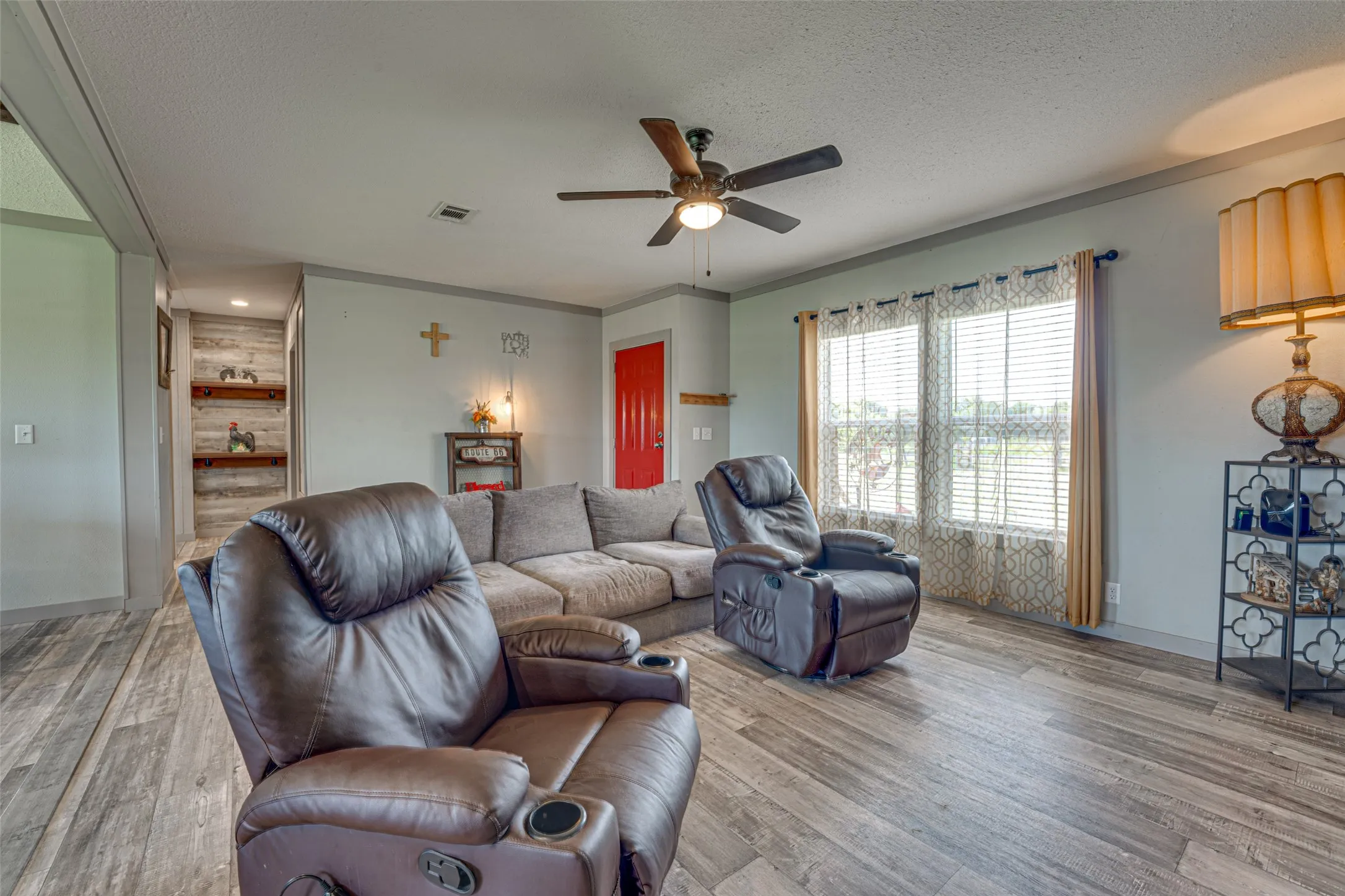 Manufactured Home For Sale in Hunt County , 3912 County Road 4119, Campbell, Texas 75422, 3 Bedroom, 2 Bathroom, Garage spaces, 1,440 Sqft, built in 2022, mls#21317107, Real Estate Agent in Campbell, Homes For Sale in Hunt county, Homes For Sale in Campbell, Realtor in Campbell Texas, Real Estate Brokerage Independent Realty Texas, Luminita Cordes Realtor