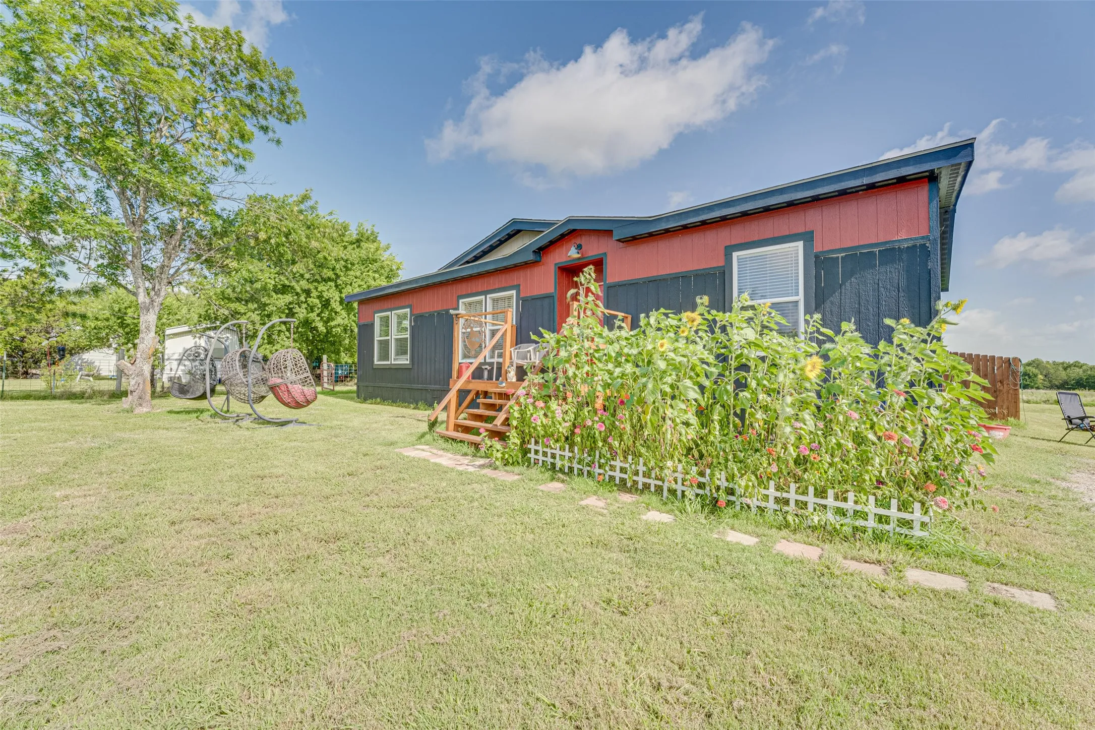 Manufactured Home For Sale in Hunt County , 3912 County Road 4119, Campbell, Texas 75422, 3 Bedroom, 2 Bathroom, Garage spaces, 1,440 Sqft, built in 2022, mls#21317107, Real Estate Agent in Campbell, Homes For Sale in Hunt county, Homes For Sale in Campbell, Realtor in Campbell Texas, Real Estate Brokerage Independent Realty Texas, Luminita Cordes Realtor