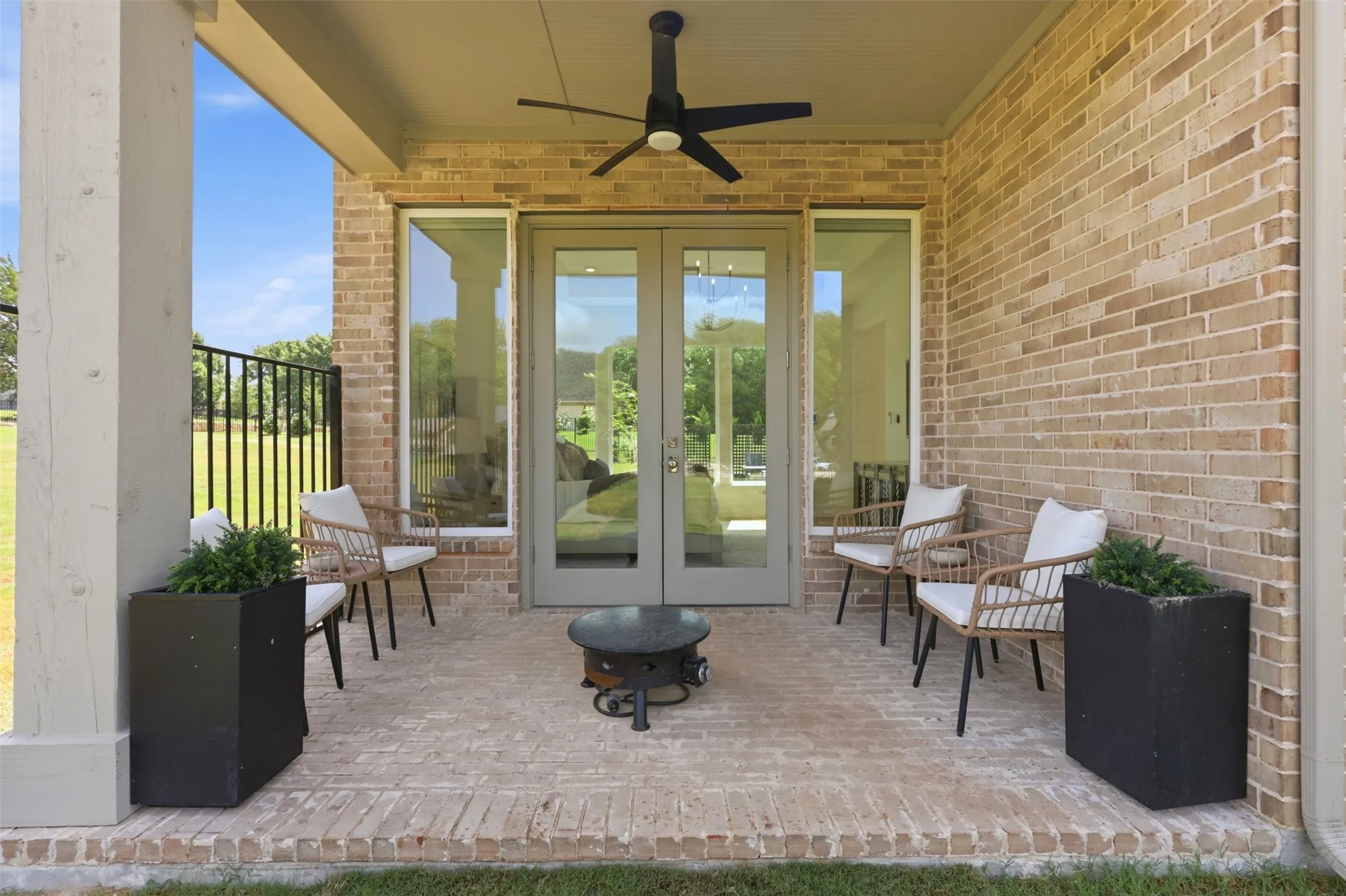 Single Family Residence For Sale in Grayson County , 425 Abagail Lane, Van Alstyne, Texas 75495, 4 Bedroom, 4 Bathroom, 3 Garage spaces, 3,489 Sqft, built in 2023, mls#21315371, Real Estate Agent in Van Alstyne, Homes For Sale in Grayson county, Homes For Sale in Van Alstyne, Realtor in Van Alstyne Texas, Real Estate Brokerage Independent Realty Texas, Luminita Cordes Realtor