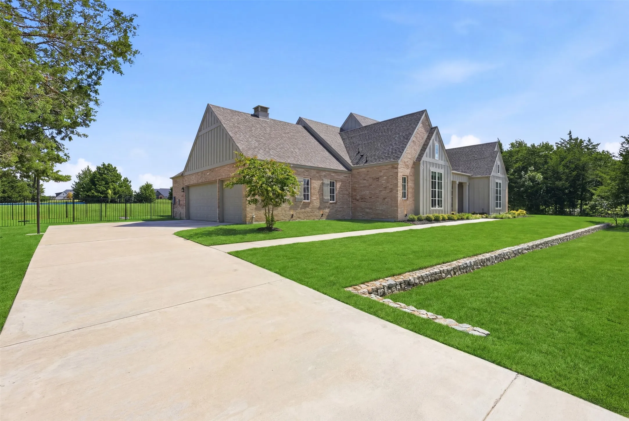 Single Family Residence For Sale in Grayson County , 425 Abagail Lane, Van Alstyne, Texas 75495, 4 Bedroom, 4 Bathroom, 3 Garage spaces, 3,489 Sqft, built in 2023, mls#21315371, Real Estate Agent in Van Alstyne, Homes For Sale in Grayson county, Homes For Sale in Van Alstyne, Realtor in Van Alstyne Texas, Real Estate Brokerage Independent Realty Texas, Luminita Cordes Realtor