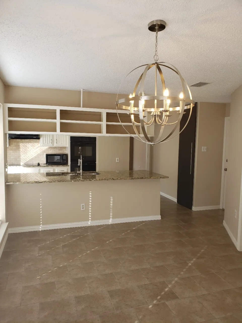 Single Family Residence For Sale in Tarrant County , 1307 Boardwalk Street, Arlington, Texas 76011, 3 Bedroom, 3 Bathroom, 2 Garage spaces, 2,037 Sqft, built in 1983, mls#21317131, Real Estate Agent in Arlington, Homes For Sale in Tarrant county, Homes For Sale in Arlington, Realtor in Arlington Texas, Real Estate Brokerage Independent Realty Texas, Luminita Cordes Realtor