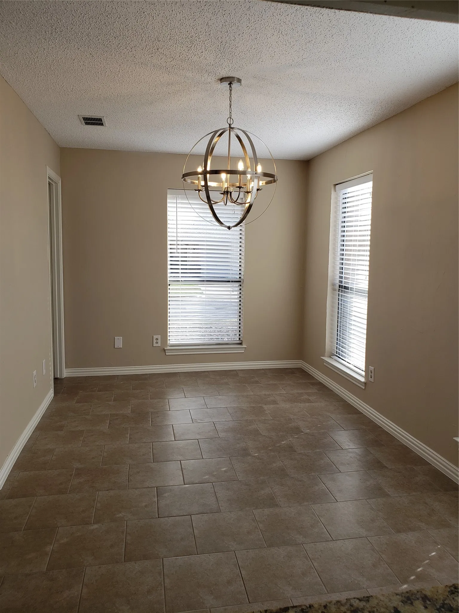 Single Family Residence For Sale in Tarrant County , 1307 Boardwalk Street, Arlington, Texas 76011, 3 Bedroom, 3 Bathroom, 2 Garage spaces, 2,037 Sqft, built in 1983, mls#21317131, Real Estate Agent in Arlington, Homes For Sale in Tarrant county, Homes For Sale in Arlington, Realtor in Arlington Texas, Real Estate Brokerage Independent Realty Texas, Luminita Cordes Realtor