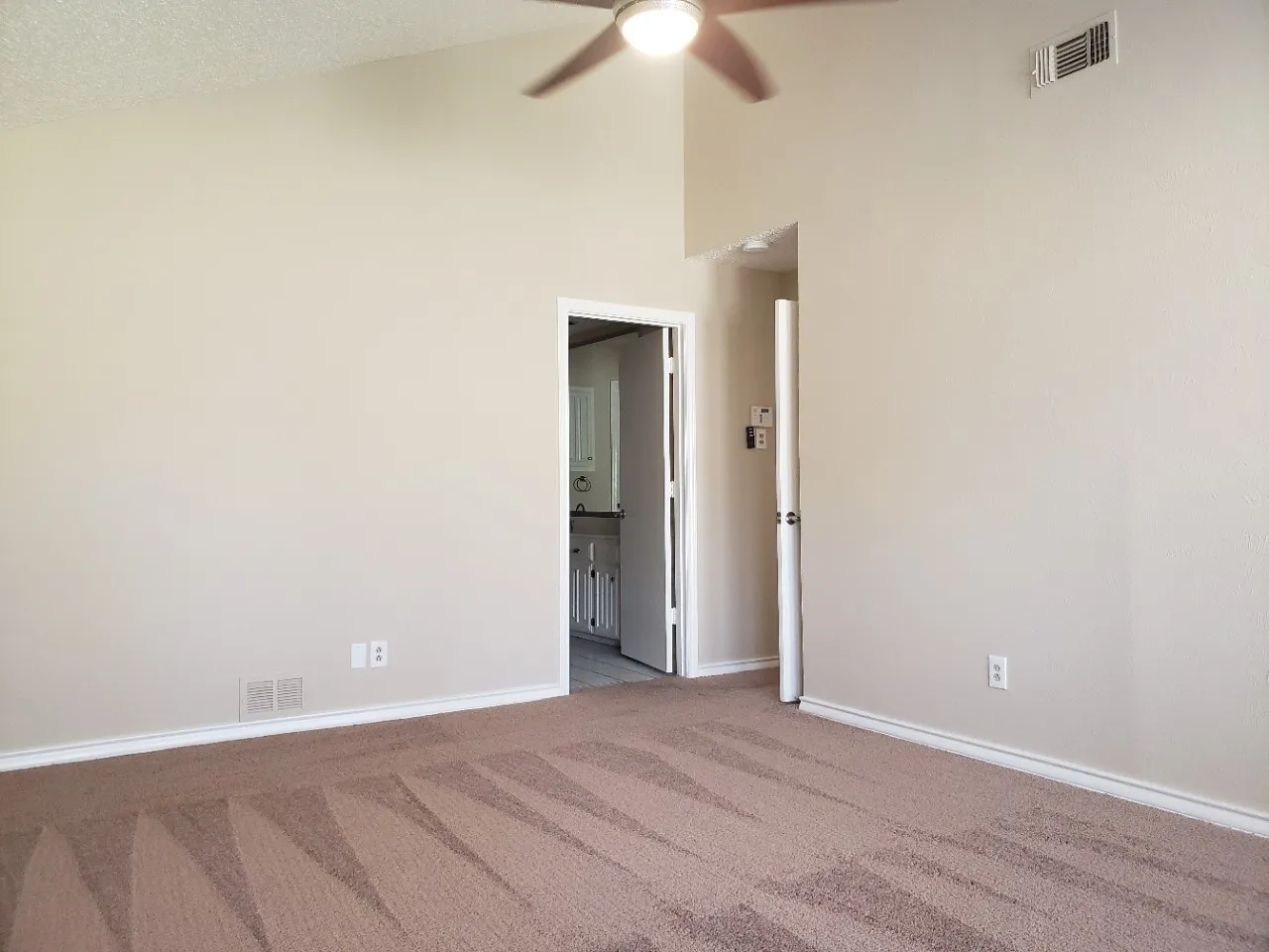 Single Family Residence For Sale in Tarrant County , 1307 Boardwalk Street, Arlington, Texas 76011, 3 Bedroom, 3 Bathroom, 2 Garage spaces, 2,037 Sqft, built in 1983, mls#21317131, Real Estate Agent in Arlington, Homes For Sale in Tarrant county, Homes For Sale in Arlington, Realtor in Arlington Texas, Real Estate Brokerage Independent Realty Texas, Luminita Cordes Realtor
