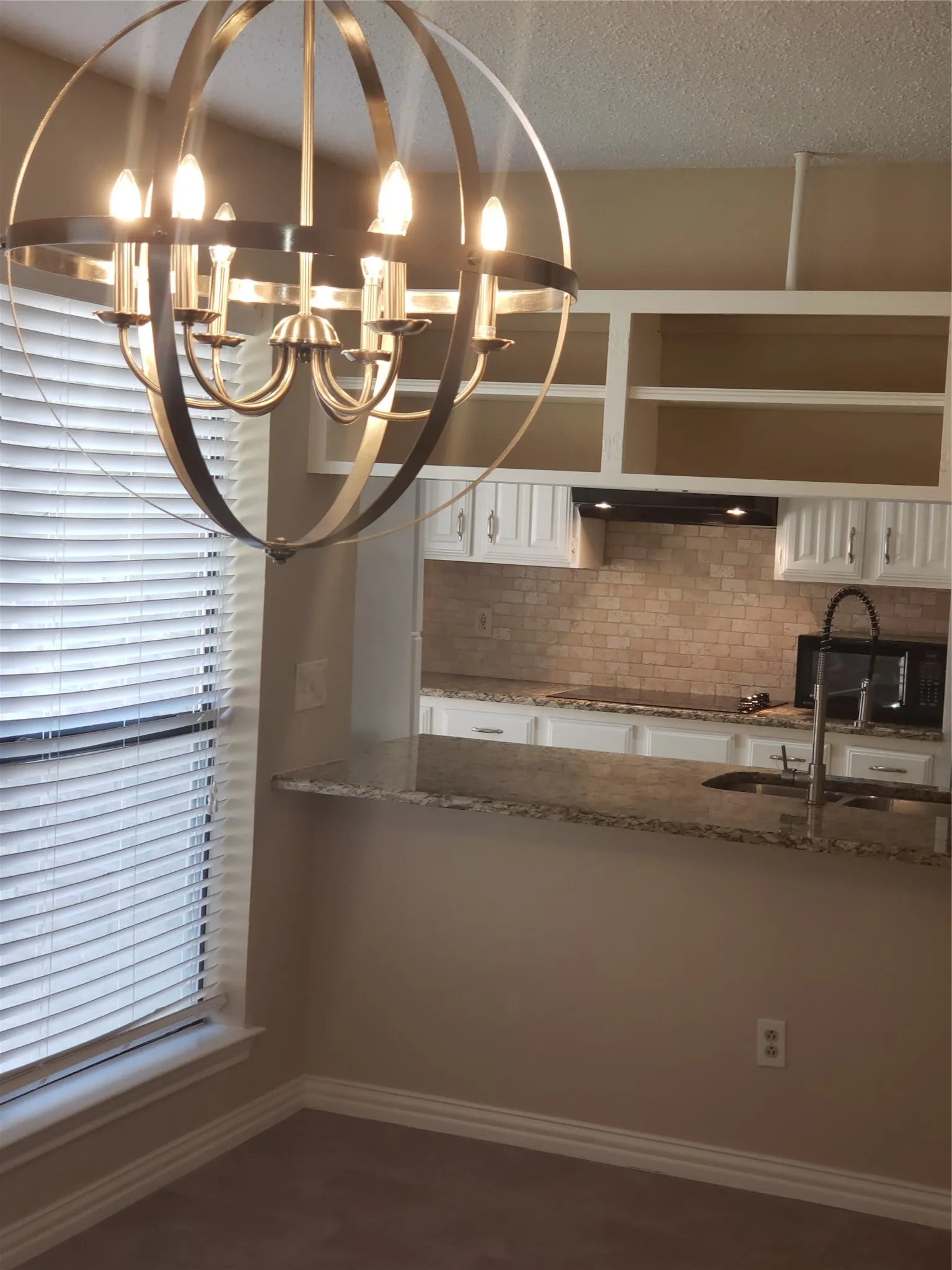 Single Family Residence For Sale in Tarrant County , 1307 Boardwalk Street, Arlington, Texas 76011, 3 Bedroom, 3 Bathroom, 2 Garage spaces, 2,037 Sqft, built in 1983, mls#21317131, Real Estate Agent in Arlington, Homes For Sale in Tarrant county, Homes For Sale in Arlington, Realtor in Arlington Texas, Real Estate Brokerage Independent Realty Texas, Luminita Cordes Realtor
