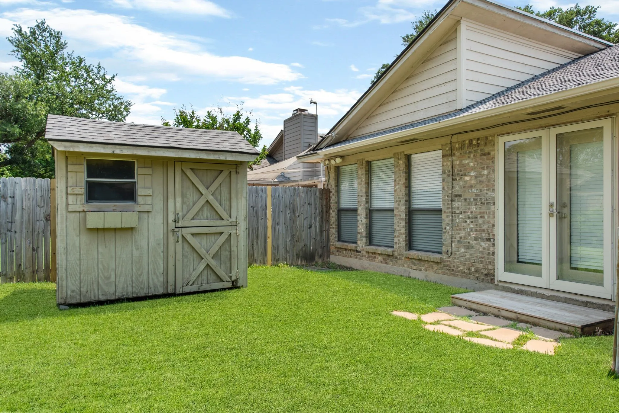 Single Family Residence For Sale in Tarrant County , 1307 Boardwalk Street, Arlington, Texas 76011, 3 Bedroom, 3 Bathroom, 2 Garage spaces, 2,037 Sqft, built in 1983, mls#21317131, Real Estate Agent in Arlington, Homes For Sale in Tarrant county, Homes For Sale in Arlington, Realtor in Arlington Texas, Real Estate Brokerage Independent Realty Texas, Luminita Cordes Realtor