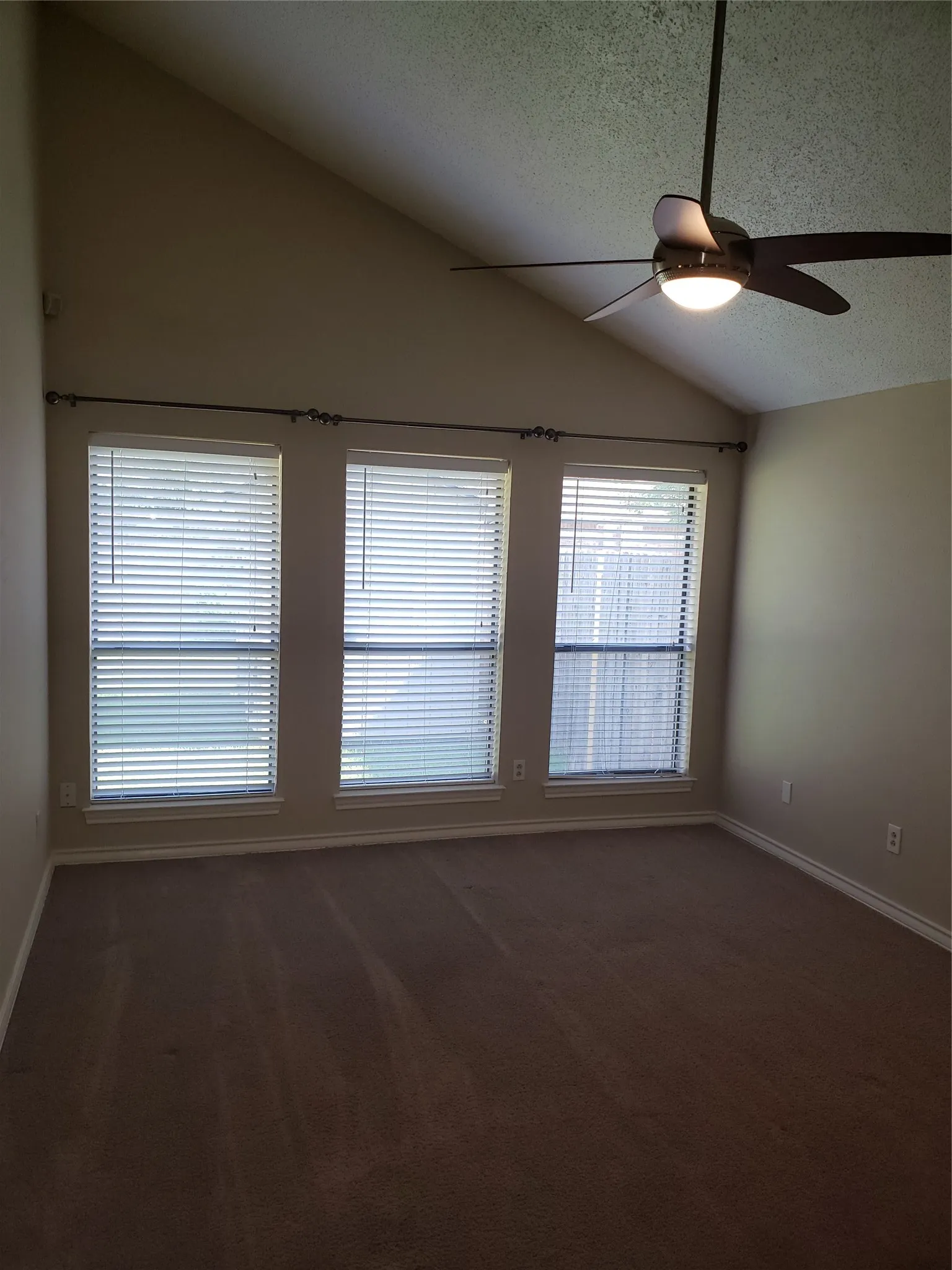 Single Family Residence For Sale in Tarrant County , 1307 Boardwalk Street, Arlington, Texas 76011, 3 Bedroom, 3 Bathroom, 2 Garage spaces, 2,037 Sqft, built in 1983, mls#21317131, Real Estate Agent in Arlington, Homes For Sale in Tarrant county, Homes For Sale in Arlington, Realtor in Arlington Texas, Real Estate Brokerage Independent Realty Texas, Luminita Cordes Realtor