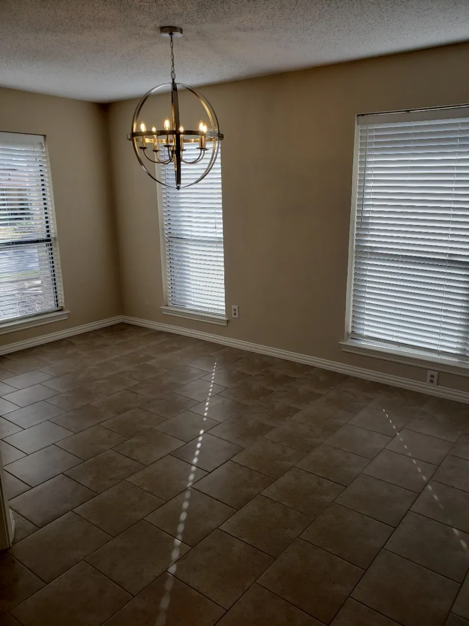 Single Family Residence For Sale in Tarrant County , 1307 Boardwalk Street, Arlington, Texas 76011, 3 Bedroom, 3 Bathroom, 2 Garage spaces, 2,037 Sqft, built in 1983, mls#21317131, Real Estate Agent in Arlington, Homes For Sale in Tarrant county, Homes For Sale in Arlington, Realtor in Arlington Texas, Real Estate Brokerage Independent Realty Texas, Luminita Cordes Realtor