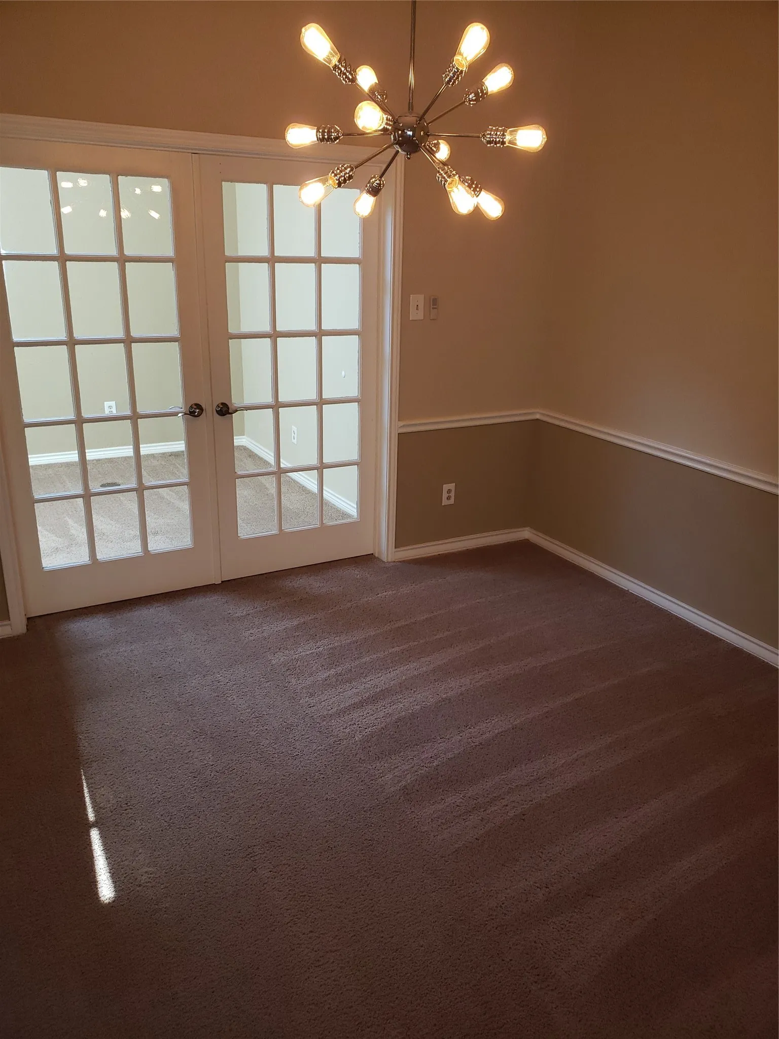 Single Family Residence For Sale in Tarrant County , 1307 Boardwalk Street, Arlington, Texas 76011, 3 Bedroom, 3 Bathroom, 2 Garage spaces, 2,037 Sqft, built in 1983, mls#21317131, Real Estate Agent in Arlington, Homes For Sale in Tarrant county, Homes For Sale in Arlington, Realtor in Arlington Texas, Real Estate Brokerage Independent Realty Texas, Luminita Cordes Realtor