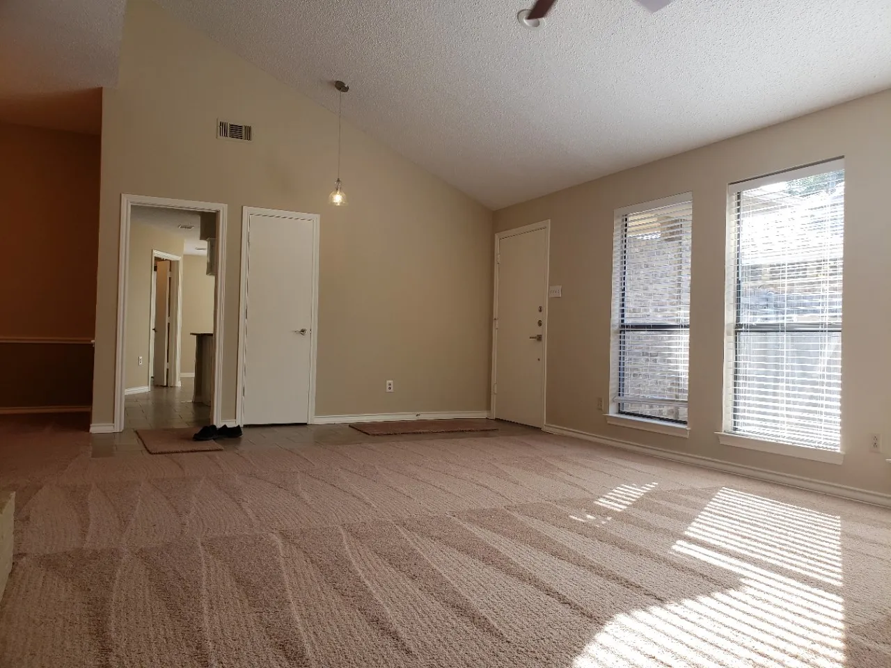 Single Family Residence For Sale in Tarrant County , 1307 Boardwalk Street, Arlington, Texas 76011, 3 Bedroom, 3 Bathroom, 2 Garage spaces, 2,037 Sqft, built in 1983, mls#21317131, Real Estate Agent in Arlington, Homes For Sale in Tarrant county, Homes For Sale in Arlington, Realtor in Arlington Texas, Real Estate Brokerage Independent Realty Texas, Luminita Cordes Realtor