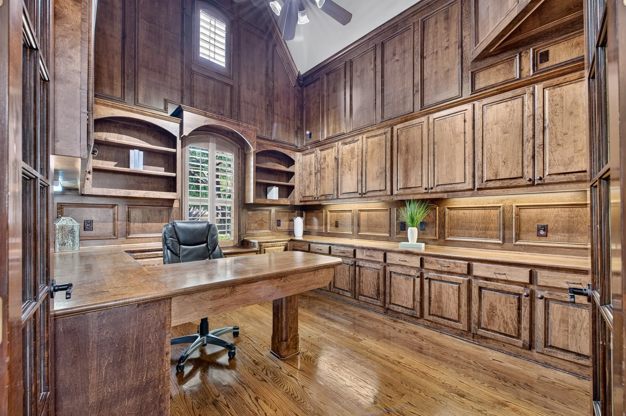 Check out this amazing Home office complete with massive built in cabinets and bookshelves.  You can get ALOT of work done in this private sanctuary space!