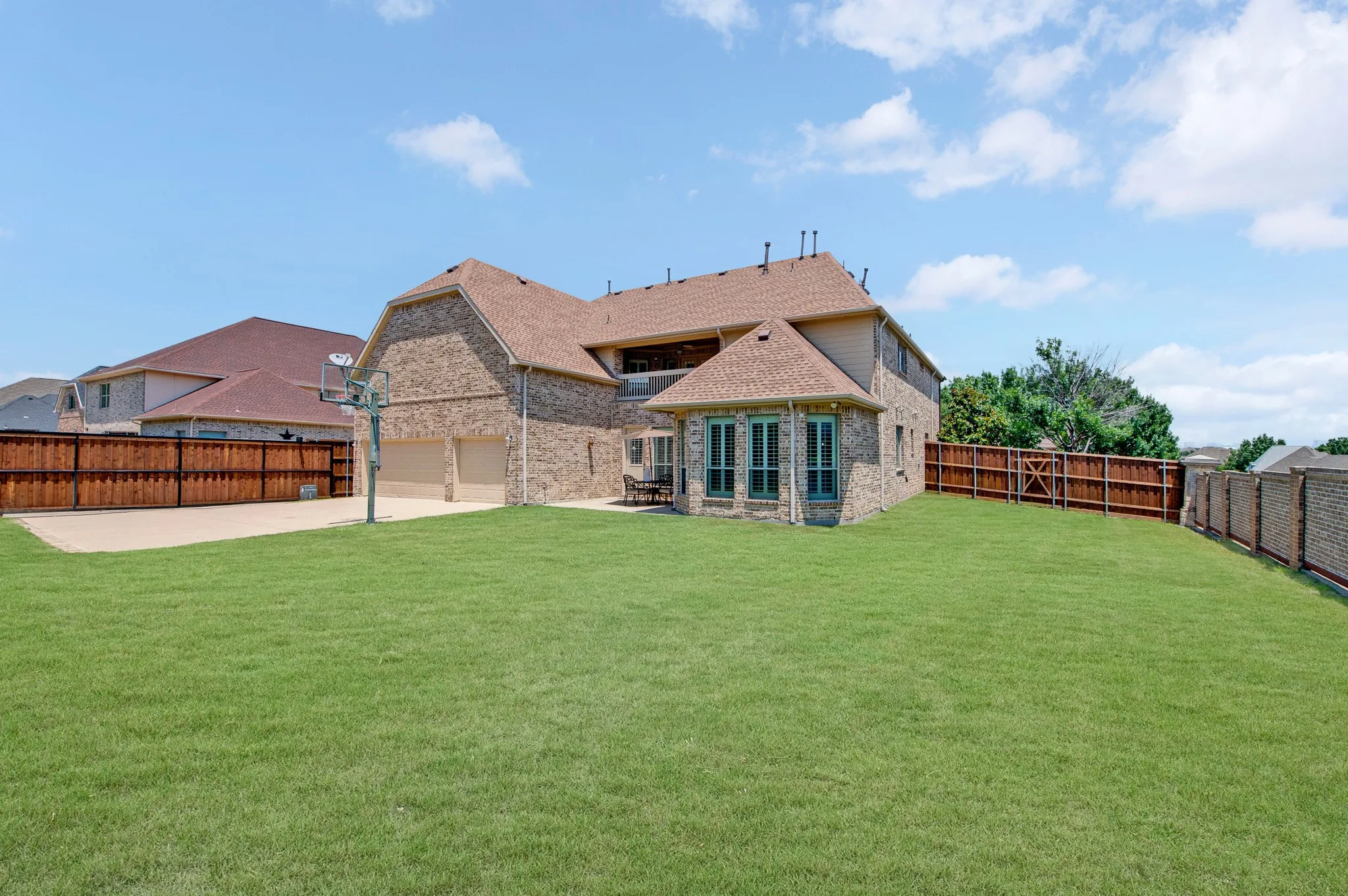 OVERSIZED yard with electric gate just waiting for someone to put their personal touch into!!
