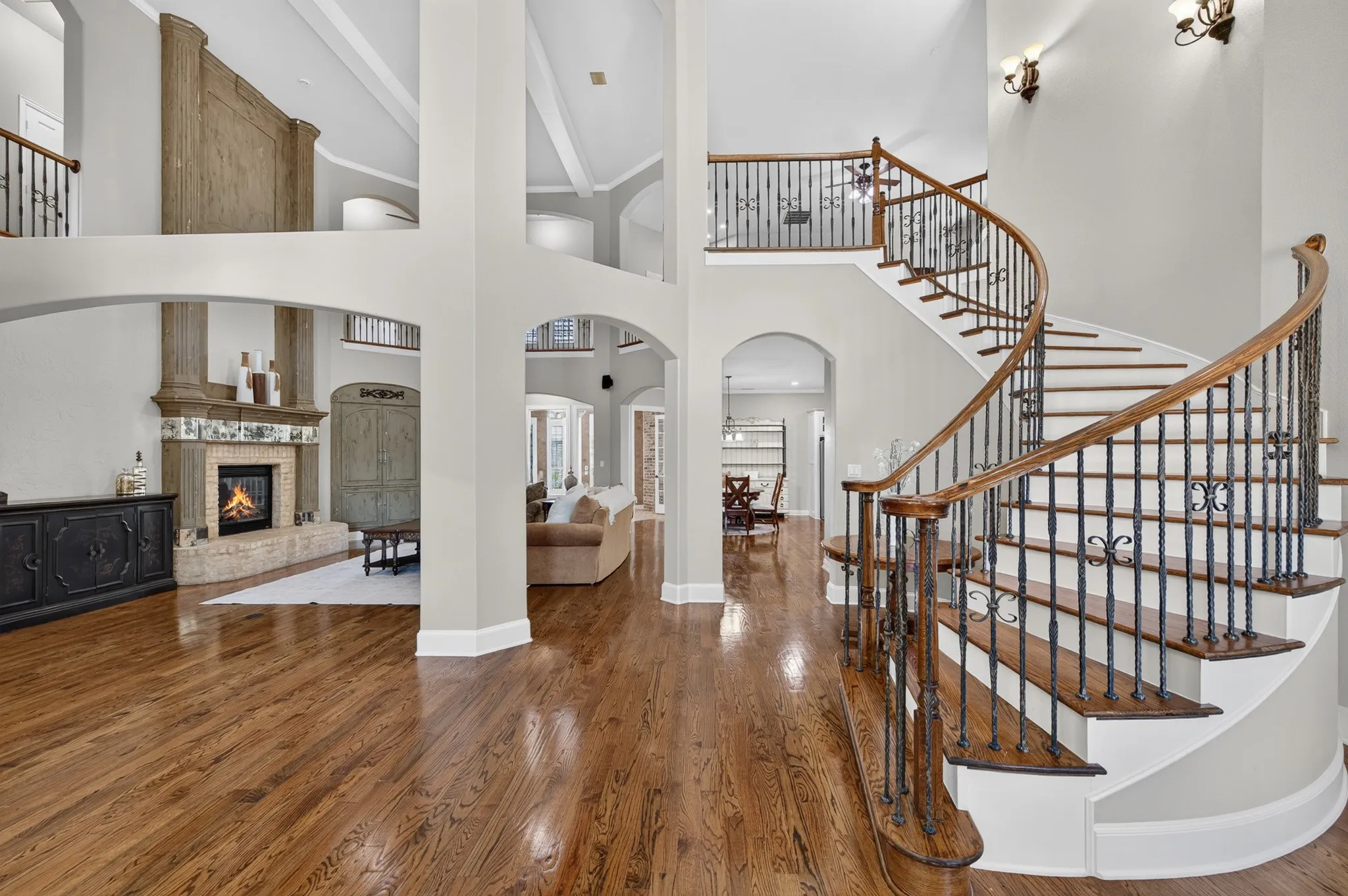 Welcome in to this amazing, GRAND entry with a sweeping staircase, 2 story high ceilings and wood floors throughout!